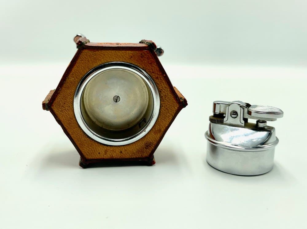 Zapalniczka stołowa, skóra naturalna brązowa, stal, Japonia, lata 60. - 157357