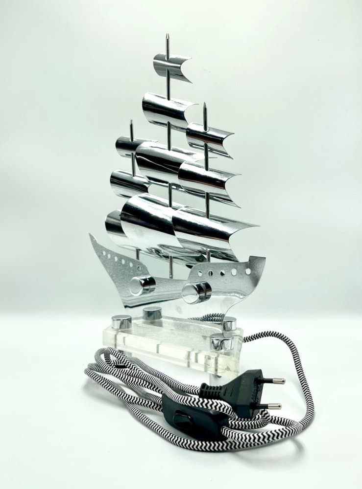 Lampa stołowa żaglowiec, stal srebrna, akryl, Czechy, lata 50. - 157397