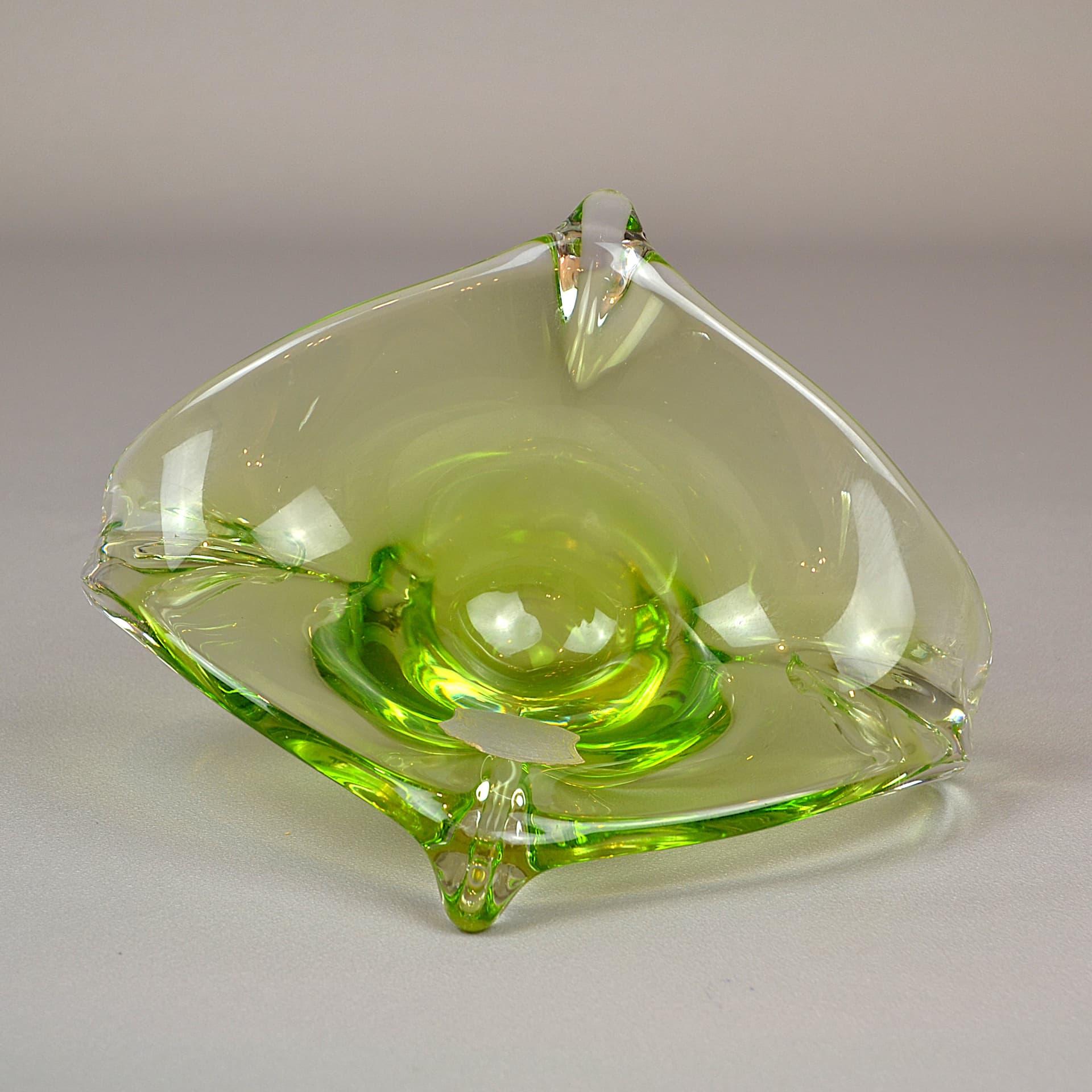 Decorative bowl, turquoise glass, Belgium, 1960s. - 1159