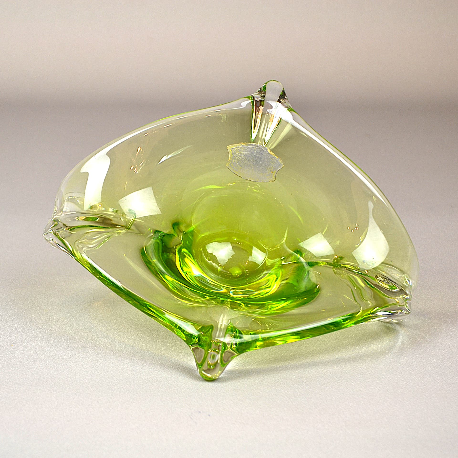 Decorative bowl, turquoise glass, Belgium, 1960s. - 1163