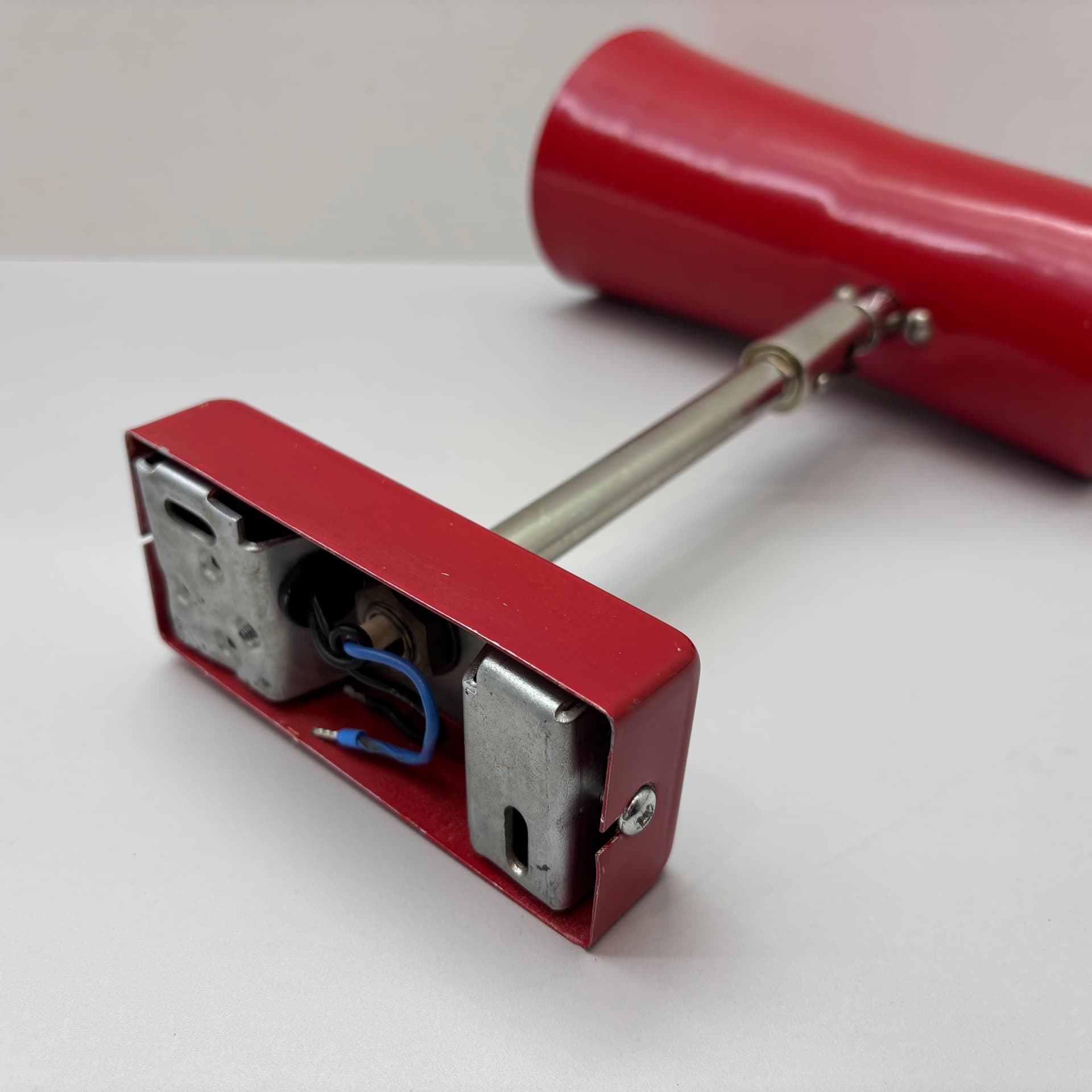 Kinkiet, czerwony, aluminium, Niemcy, lata 70. - 143428