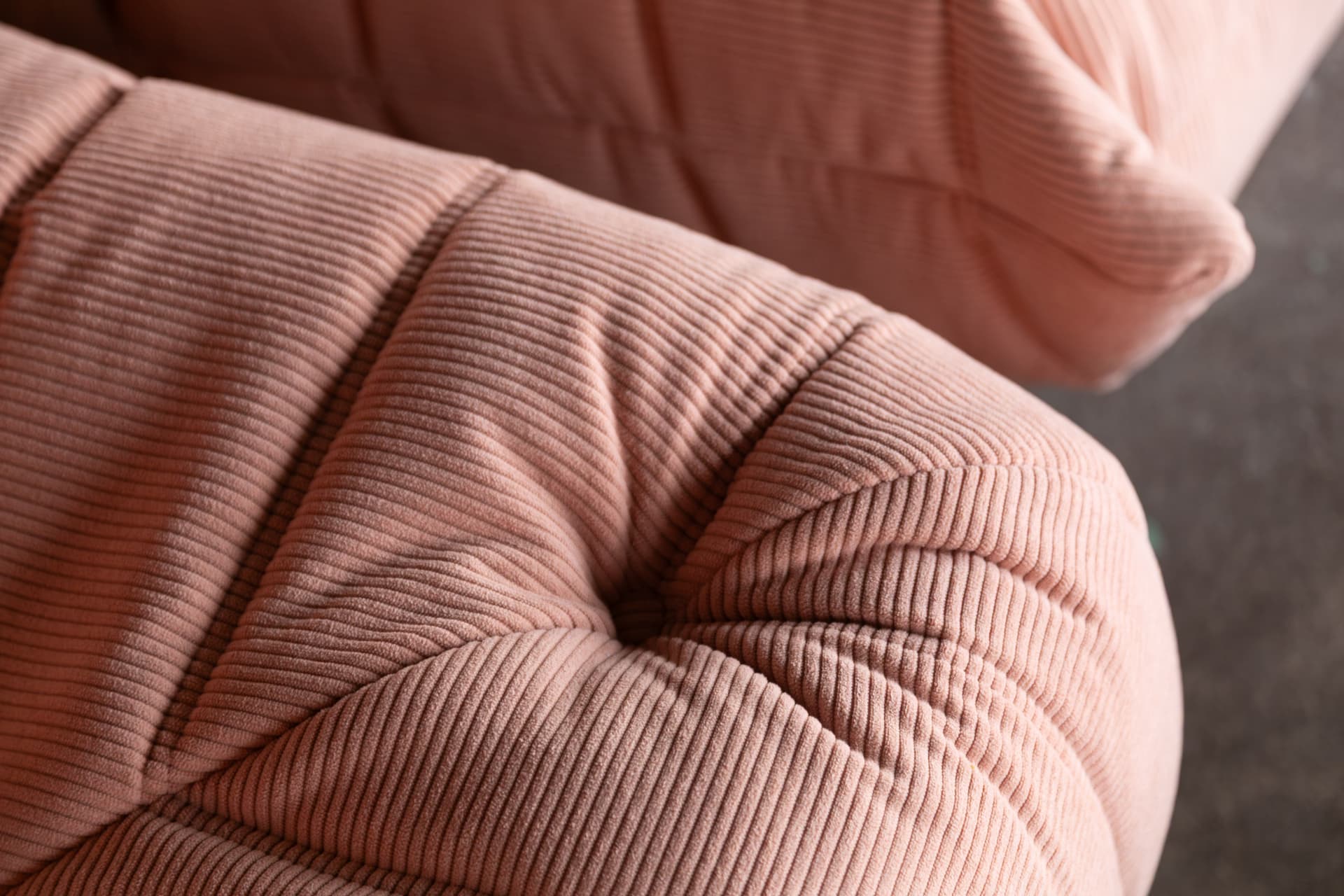 Fotel wypoczynkowy Togo, cord różowy - 143978