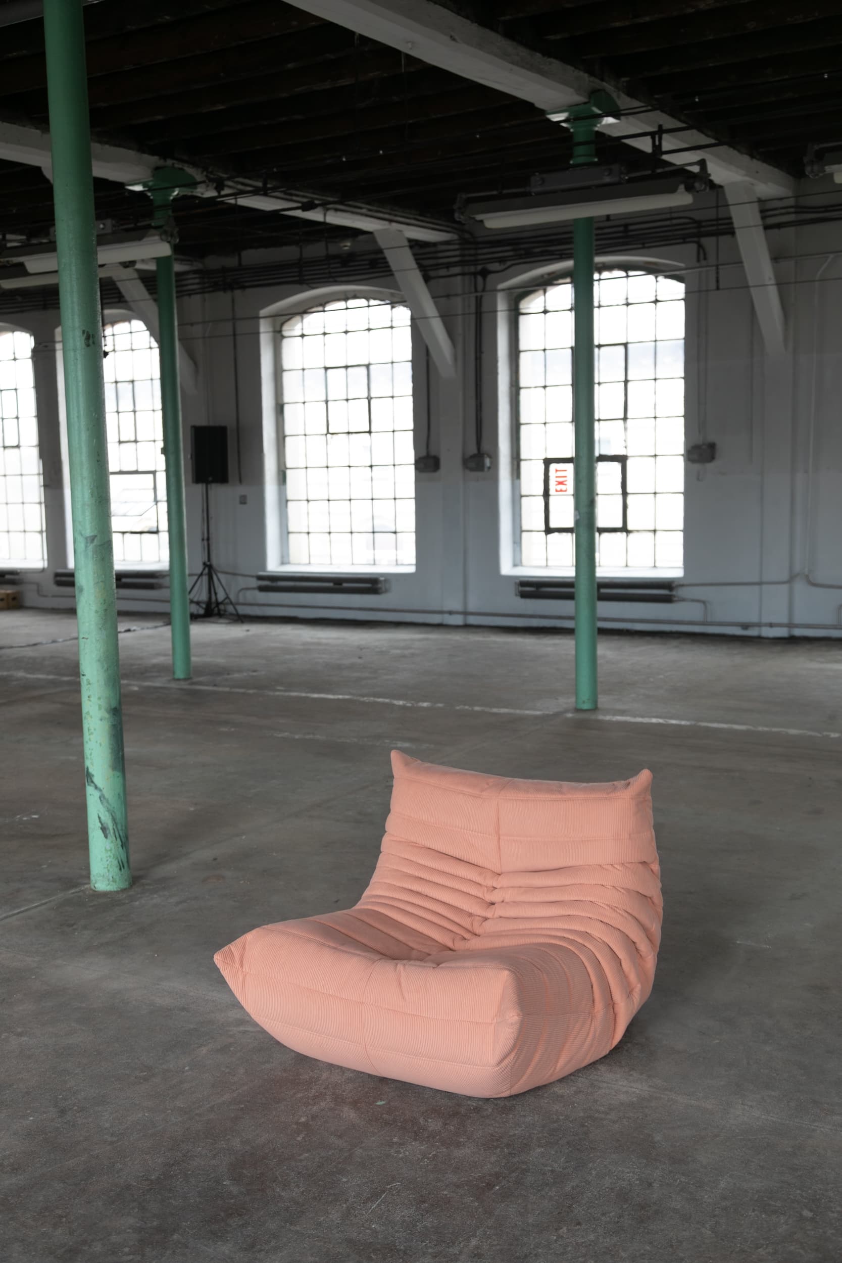 Fotel wypoczynkowy Togo, cord różowy - 143970