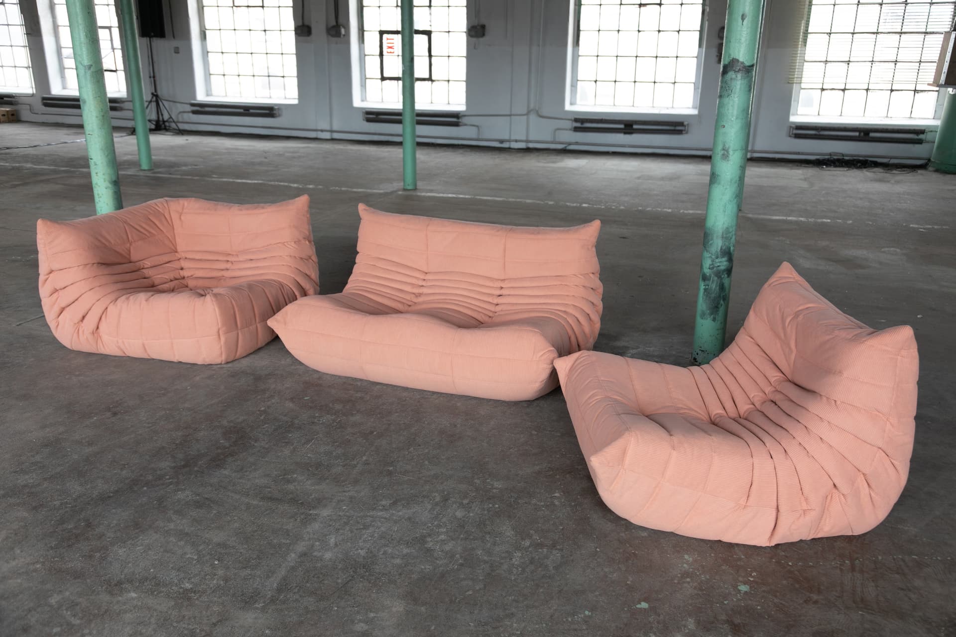 Fotel wypoczynkowy Togo, cord różowy - 143977