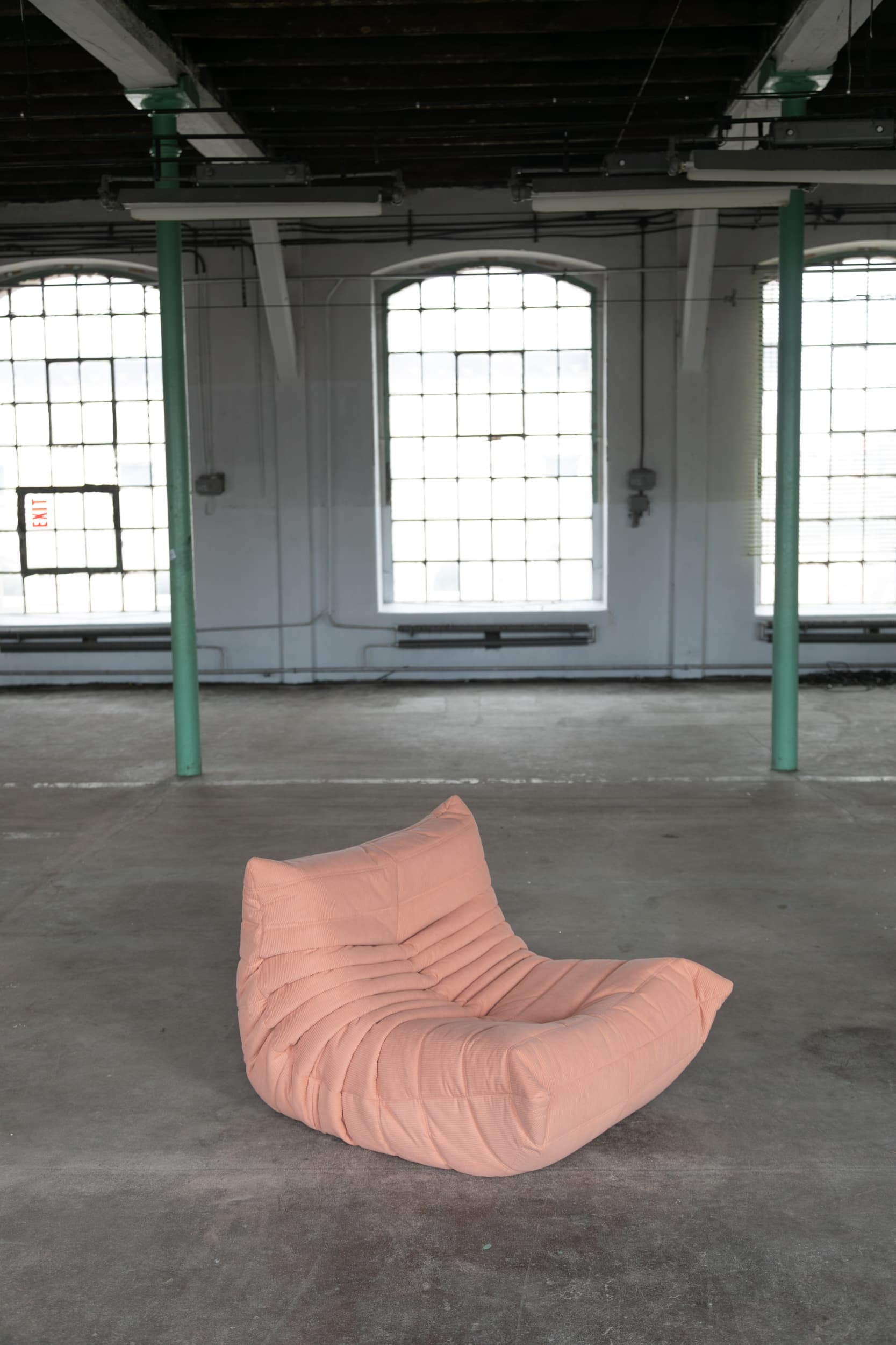 Fotel wypoczynkowy Togo, cord różowy - 143971