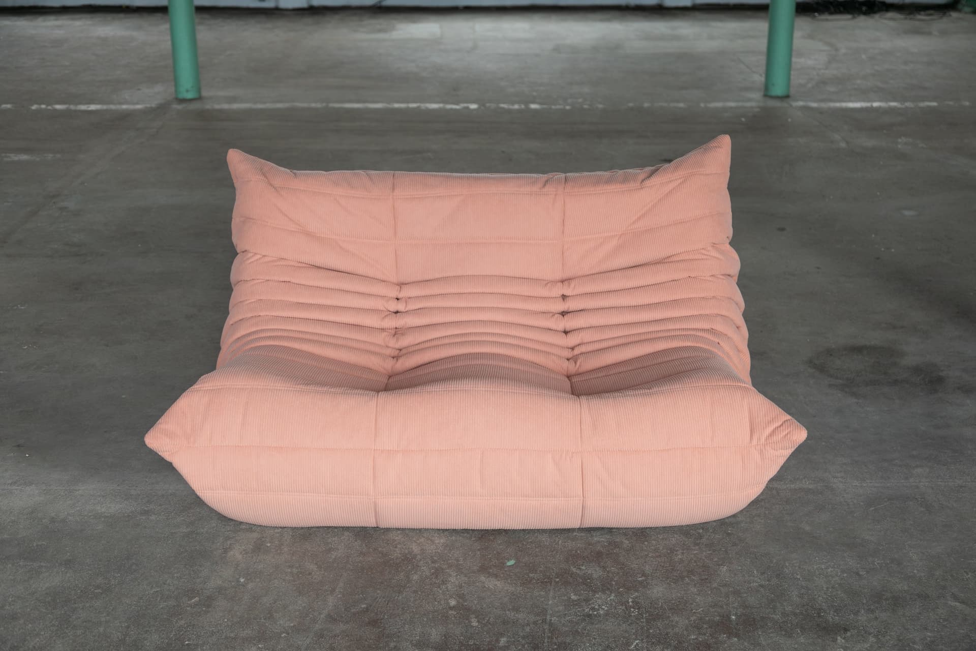 Sofa Togo dwuosobowa, cord różowy - 144067