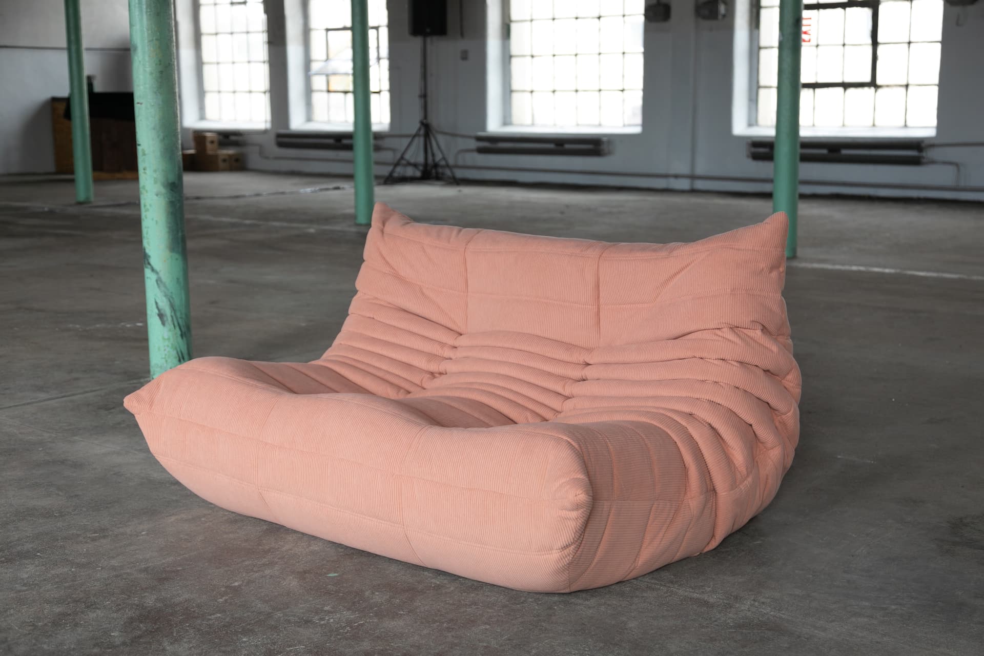 Sofa Togo dwuosobowa, cord różowy - 144065