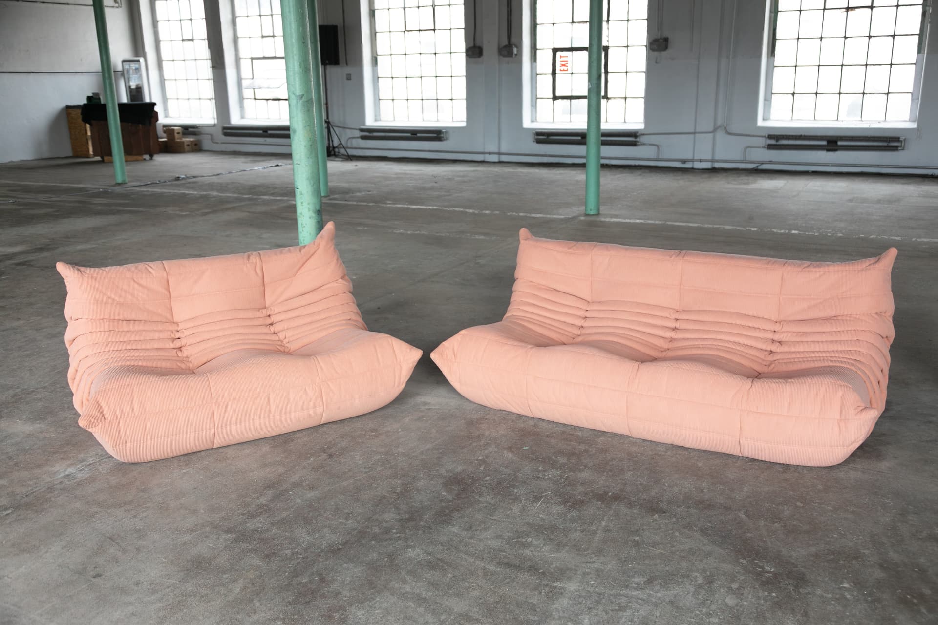 Sofa Togo dwuosobowa, cord różowy - 144070