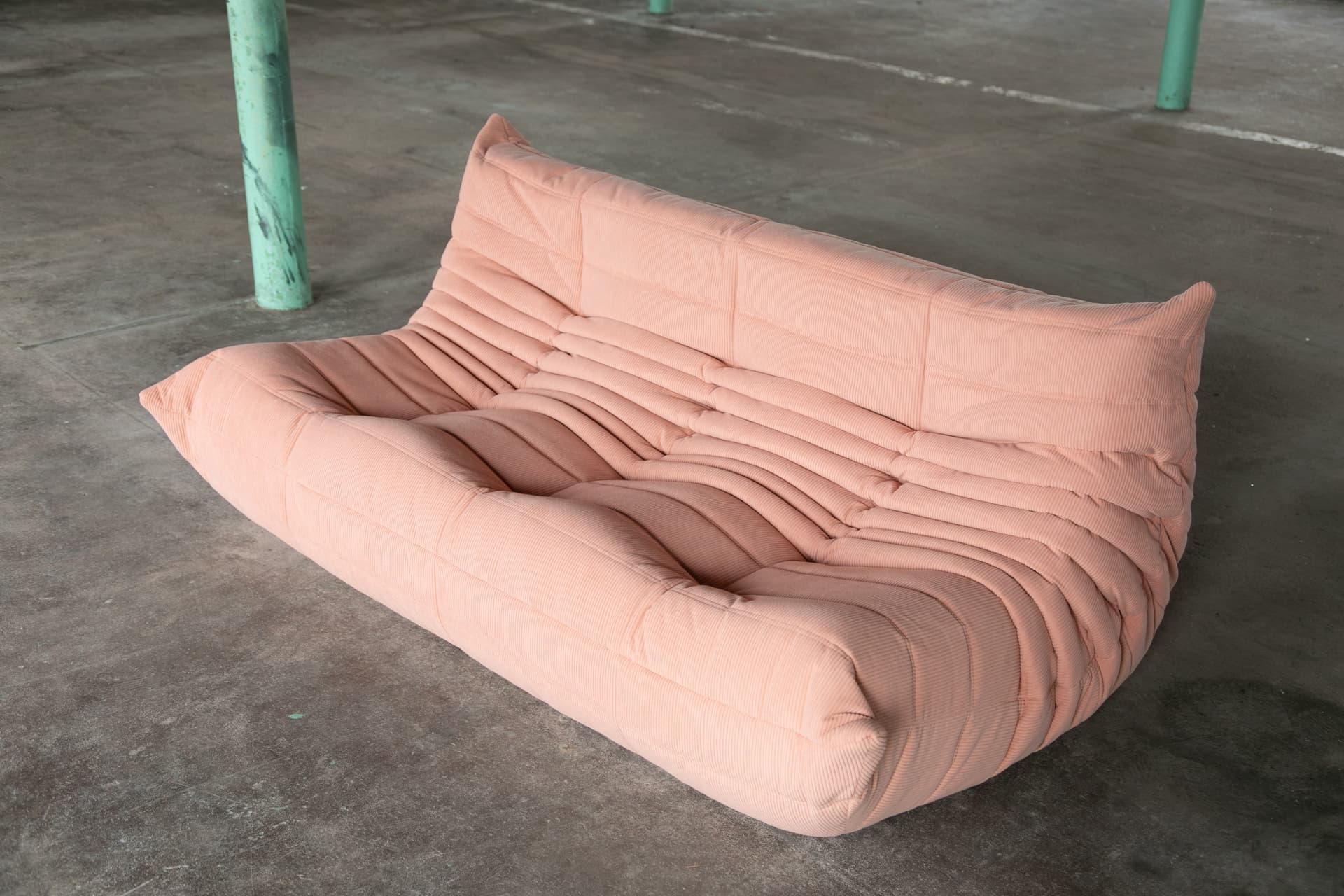 Sofa Togo trzyosobowa, cord różowy - 144093