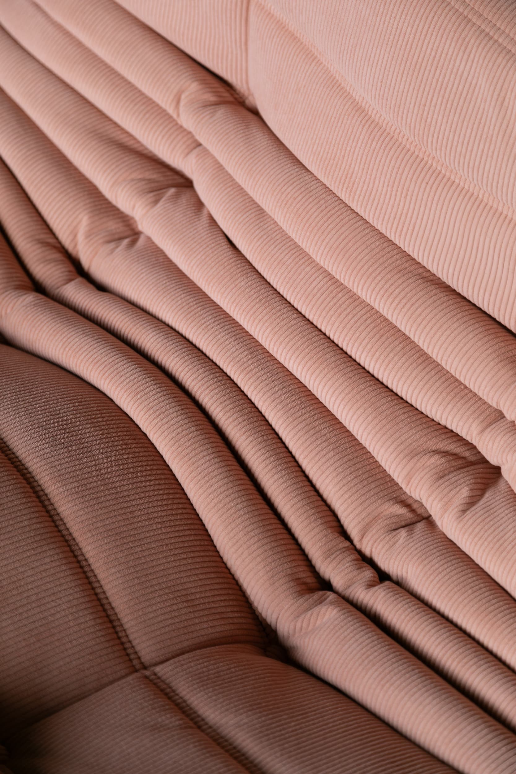 Sofa Togo trzyosobowa, cord różowy - 144095