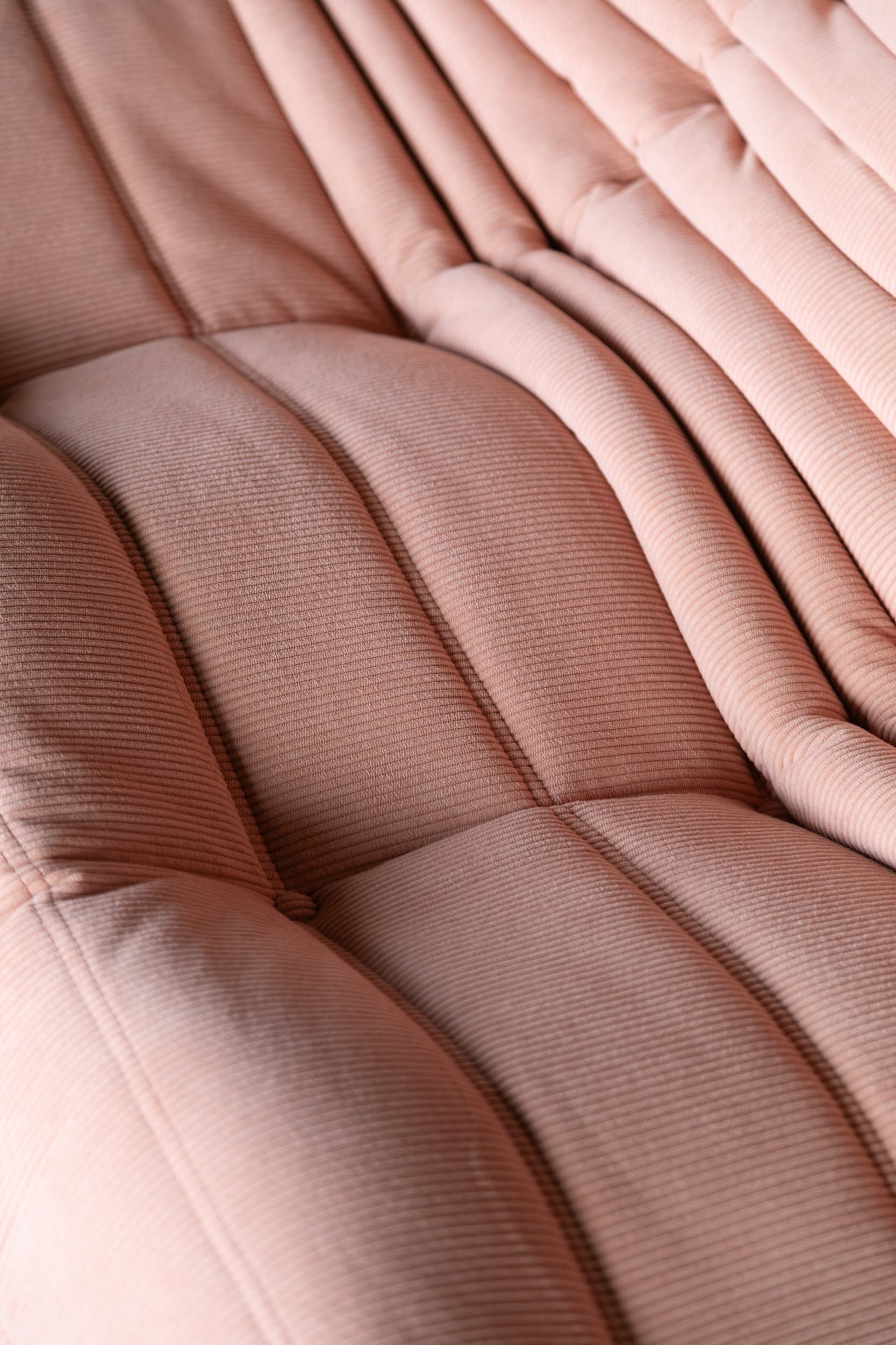 Sofa Togo trzyosobowa, cord różowy - 144091