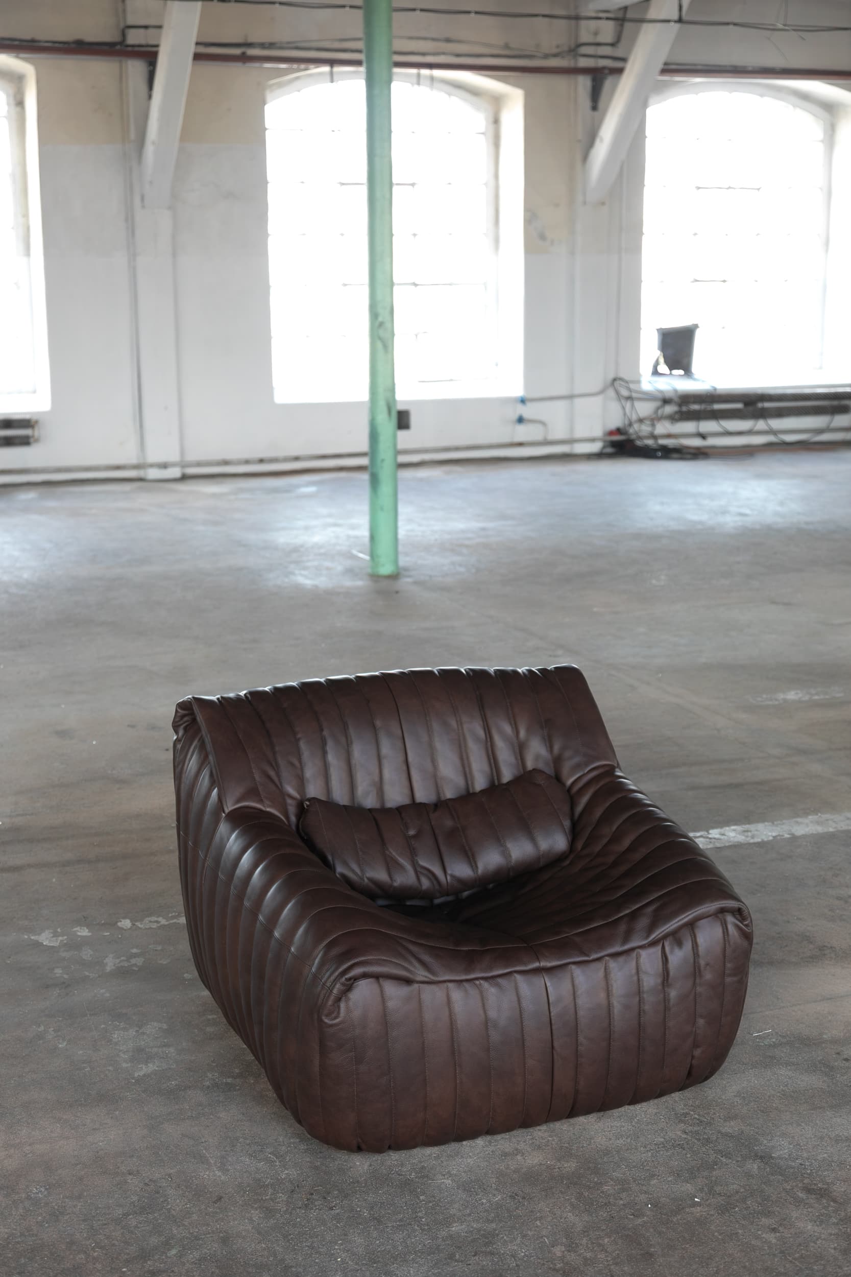 Fotel Sandra, ciemnobrązowy, proj. A. Hiéronimus, Ligne Roset, lata 70. - 144409