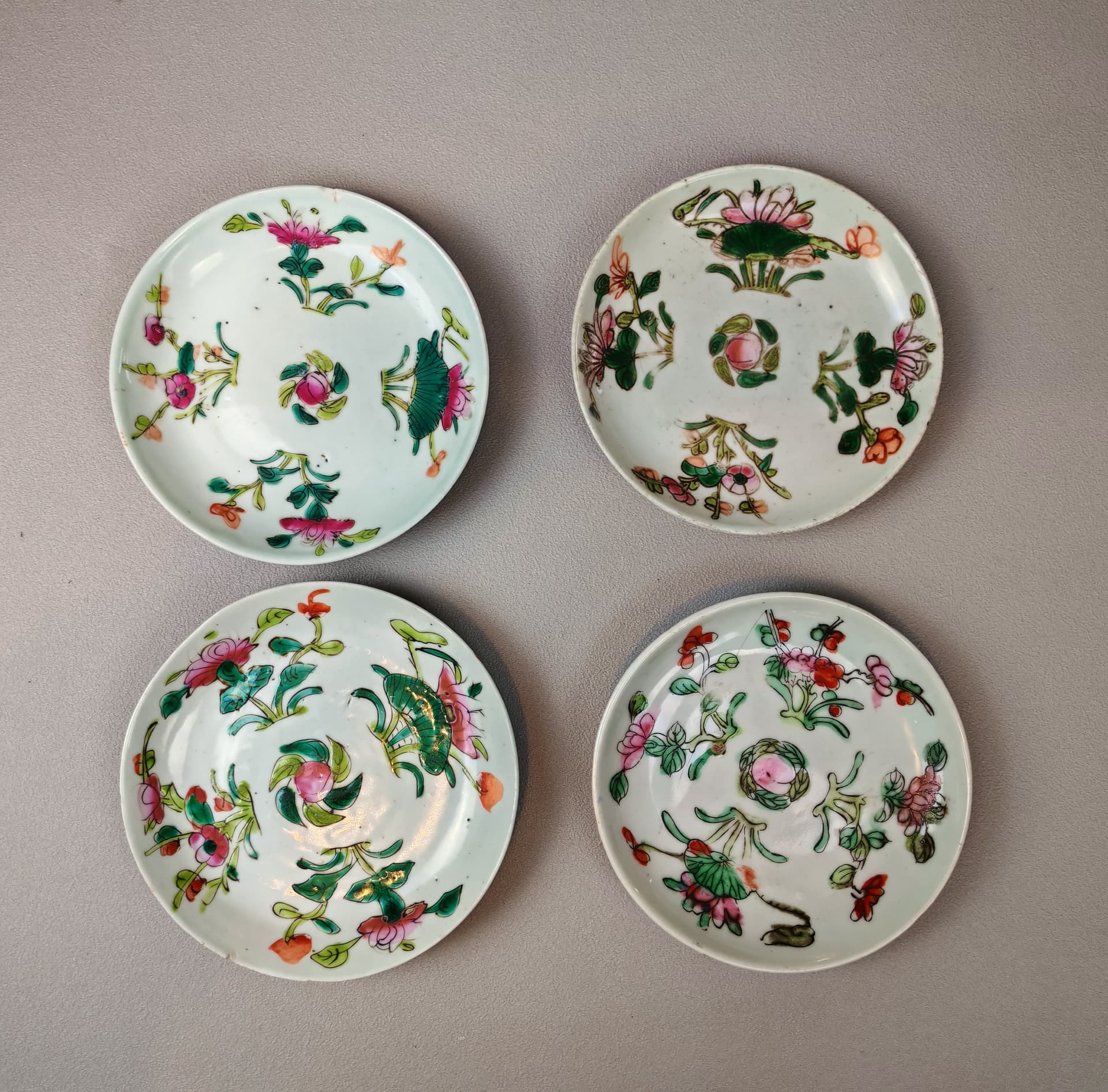 Zestaw talerzyków Famille Rose, multikolor, porcelana, Chiny, XIX w. - 147094