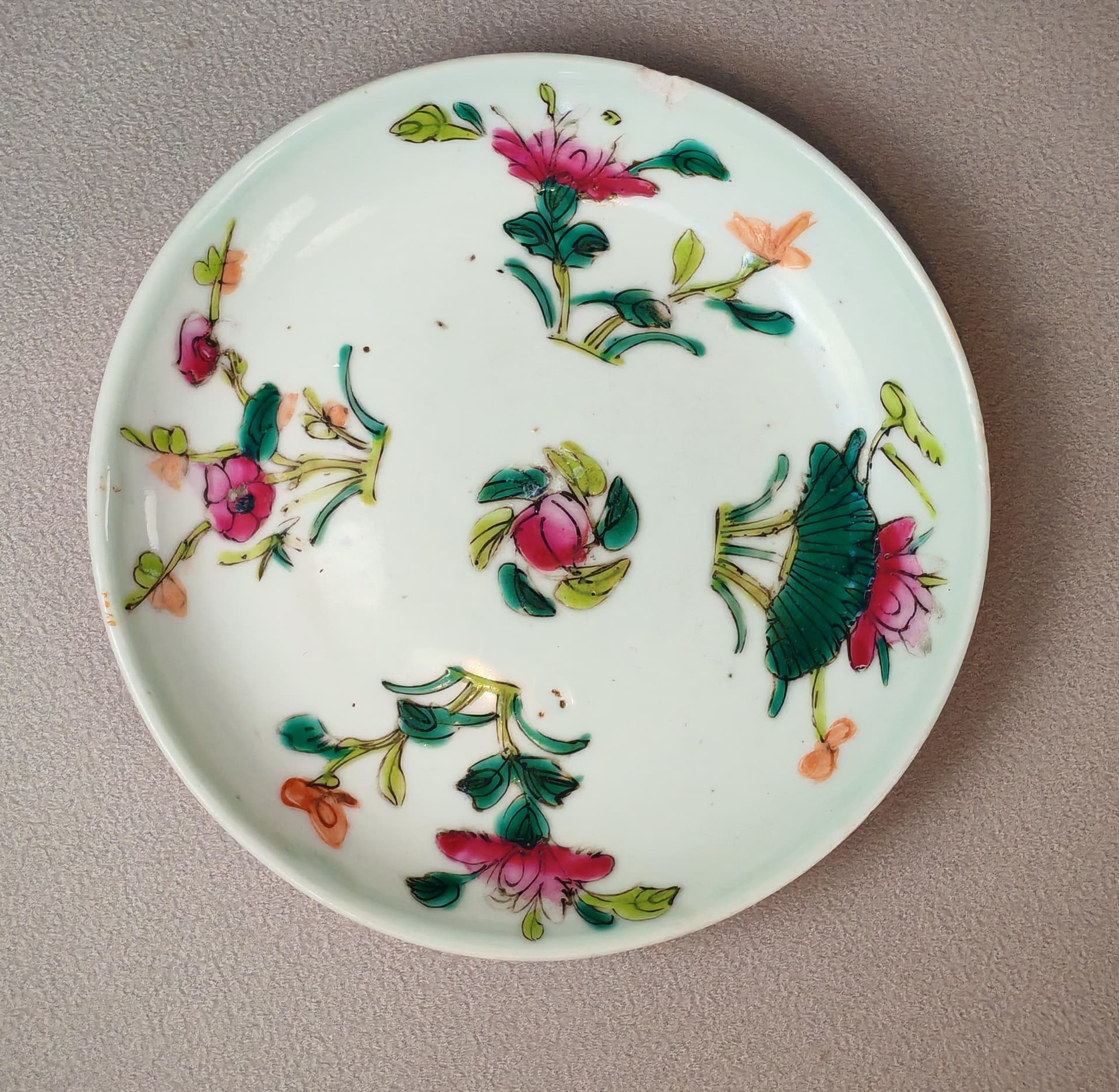 Zestaw talerzyków Famille Rose, multikolor, porcelana, Chiny, XIX w. - 147092