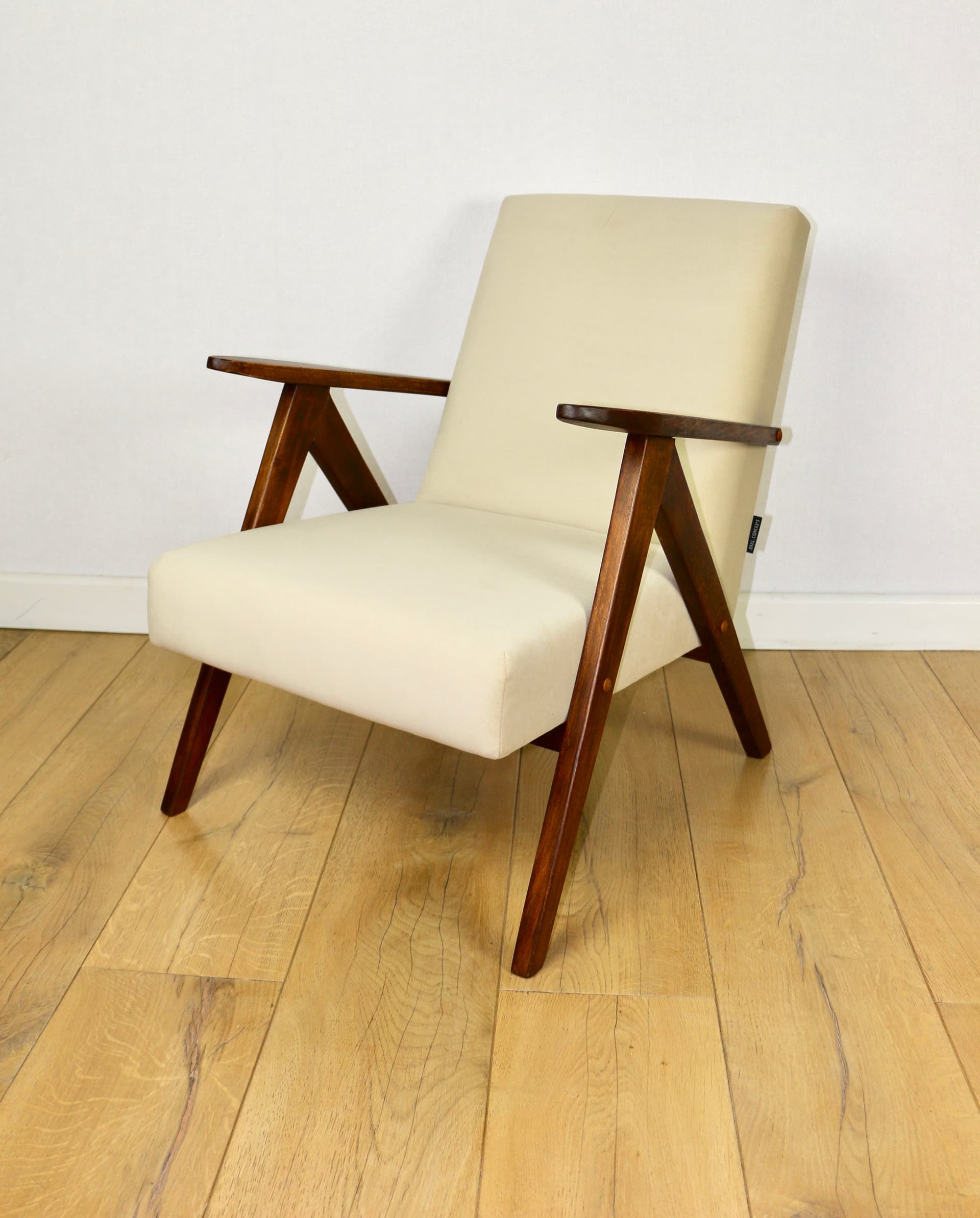 Fotel B-310 VAR Jade, welwet beżowy, orzech, Polska, lata 70. - 147155