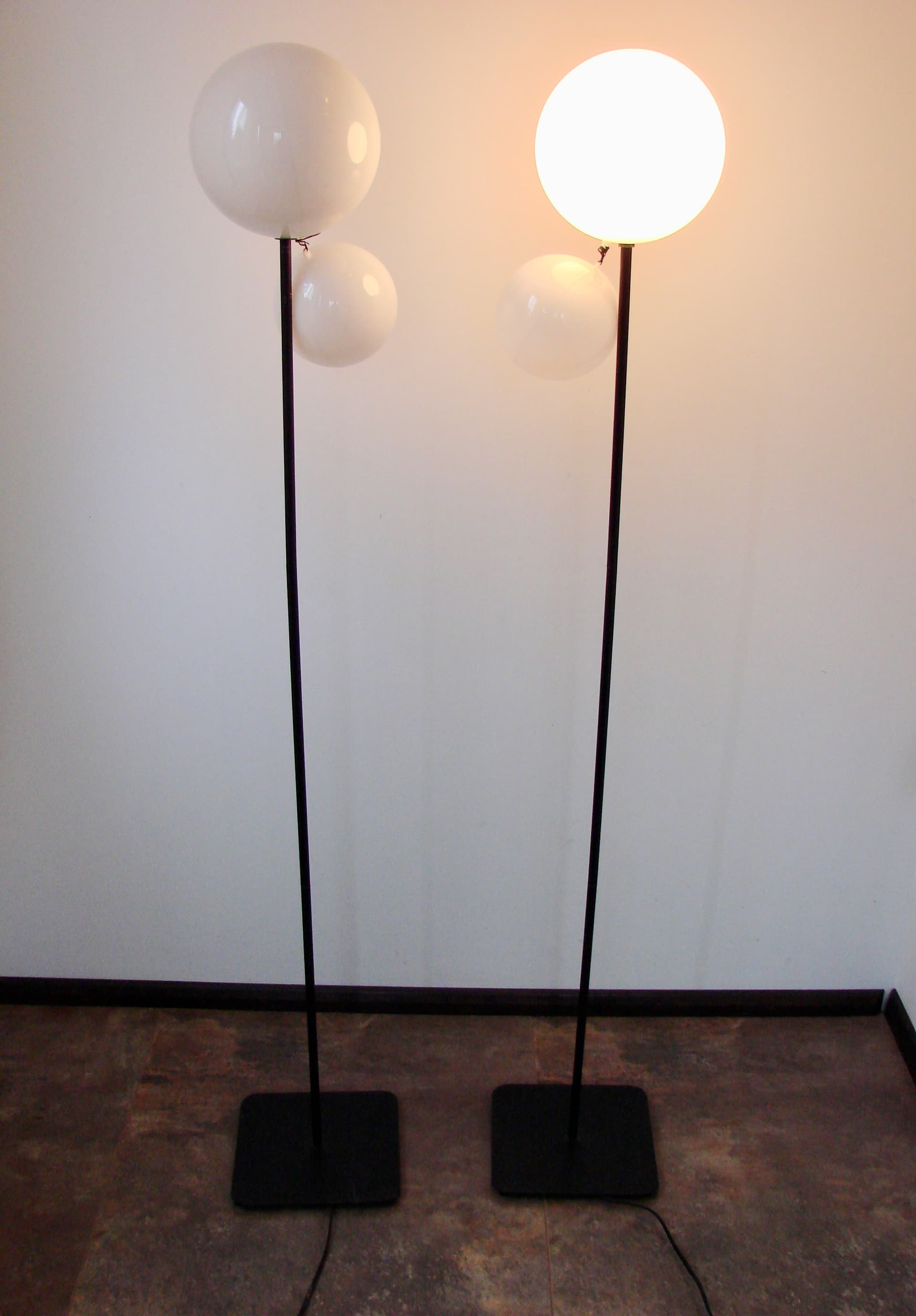 Komplet lamp podłogowych minimalistycznych, czarny, metal, biały, tworzywo, lata 90. - 148187