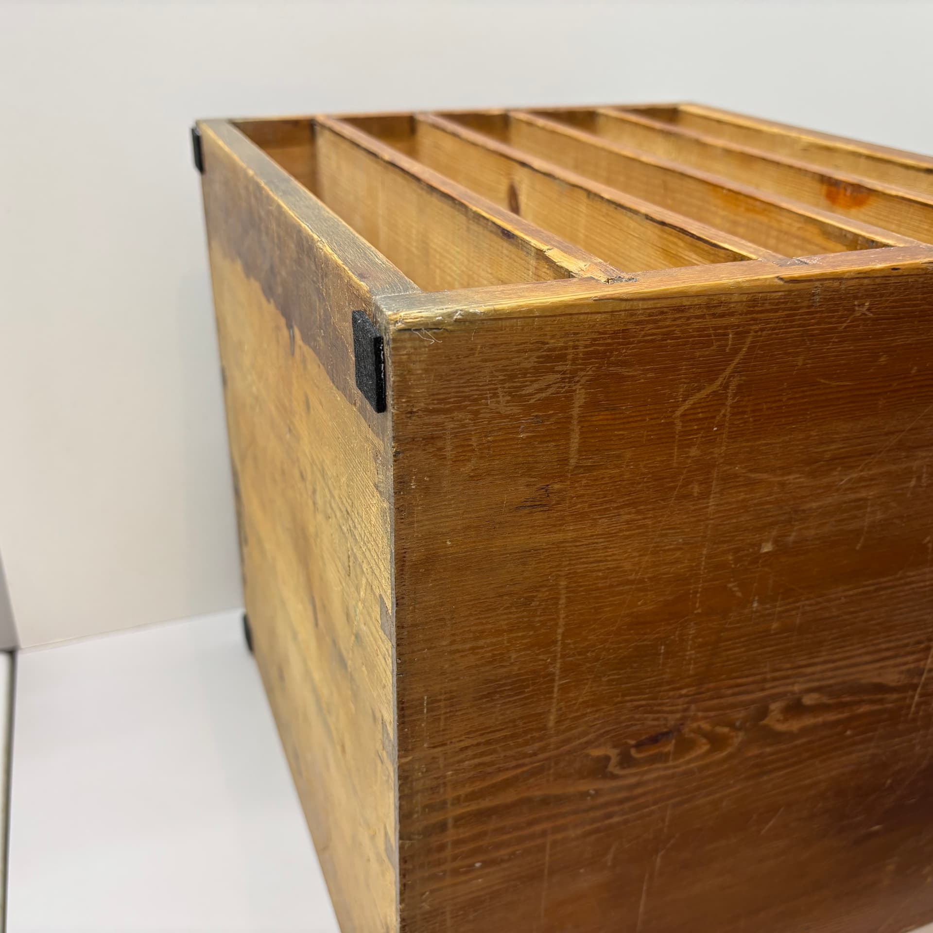 Organizer, brązowy, sosna, sklejka, metal, Niemcy, lata 50. - 149548