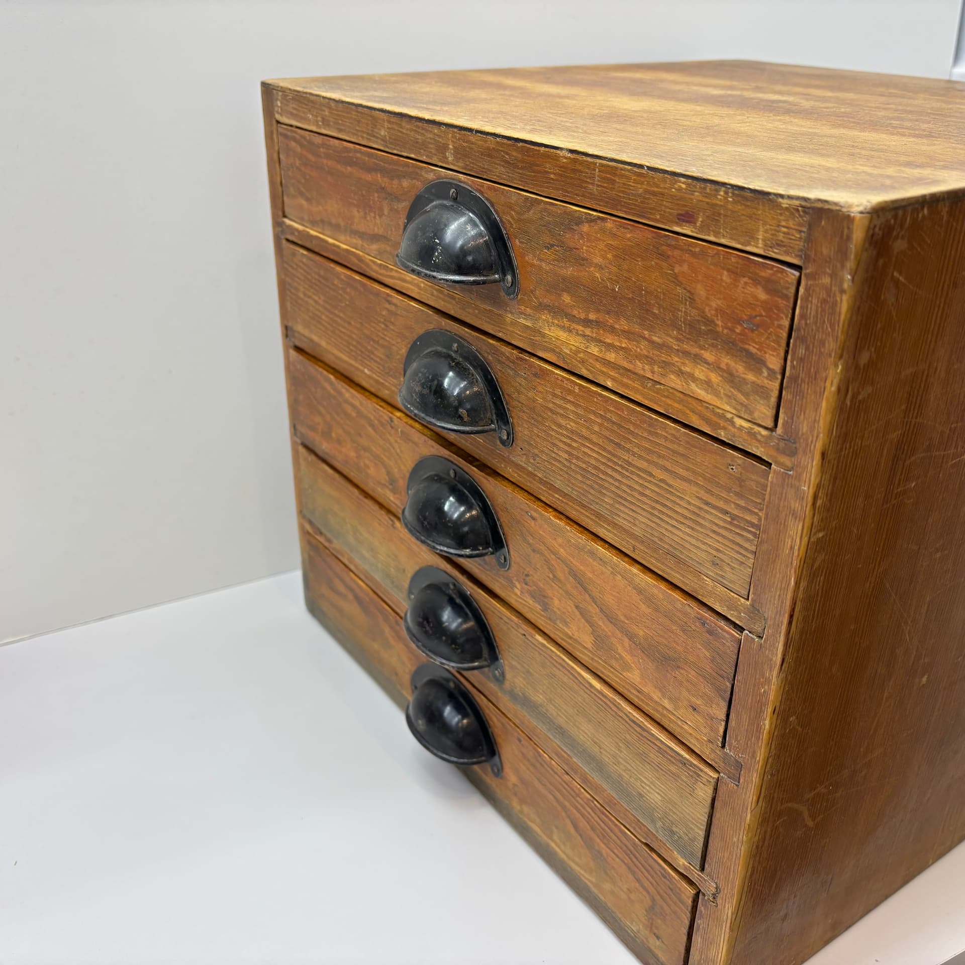 Organizer, brązowy, sosna, sklejka, metal, Niemcy, lata 50. - 149549