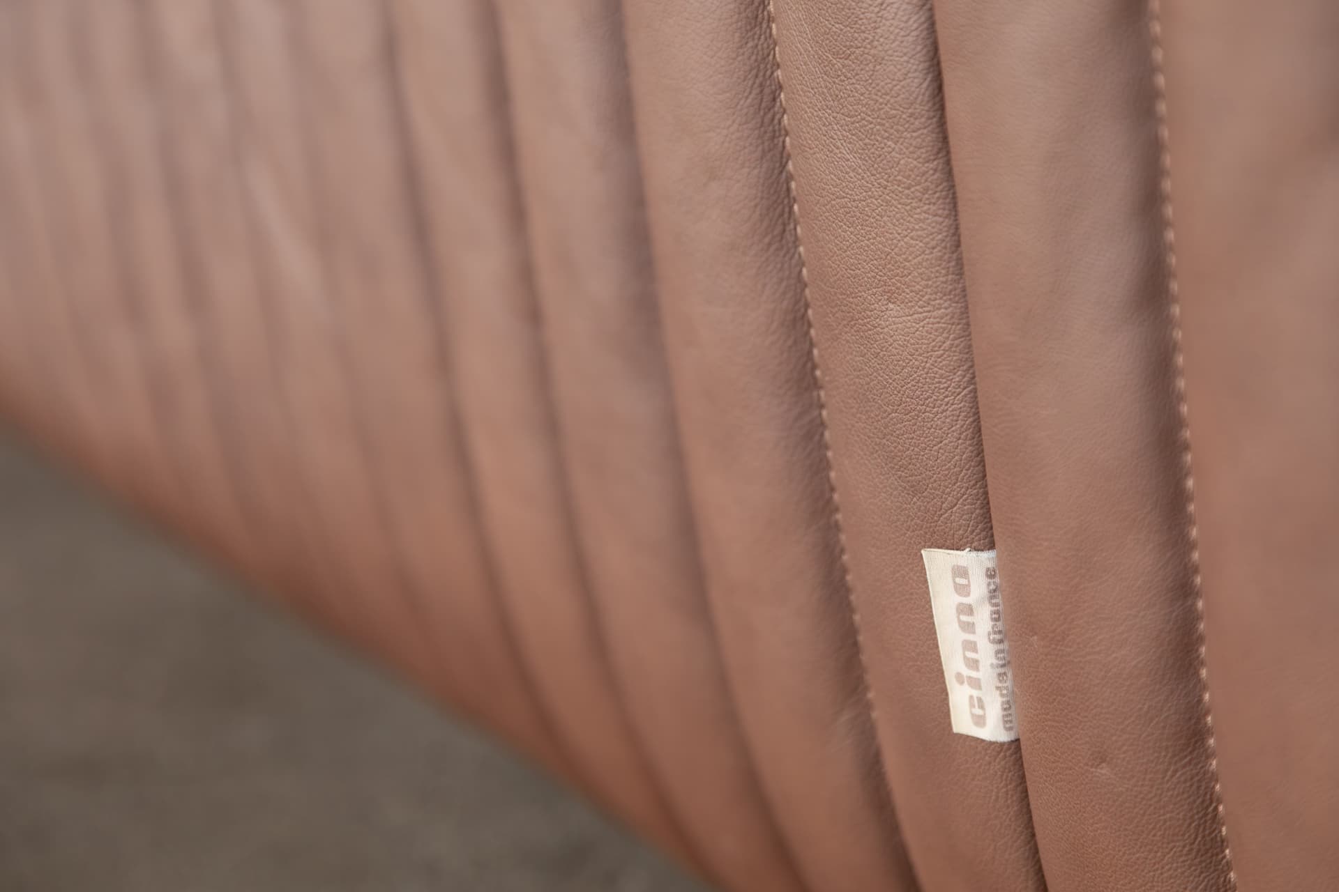 Dwuosobowa sofa Sandra, jasnobrązowa, proj. A. Hiéronimus, Ligne Roset, lata 70. - 157732