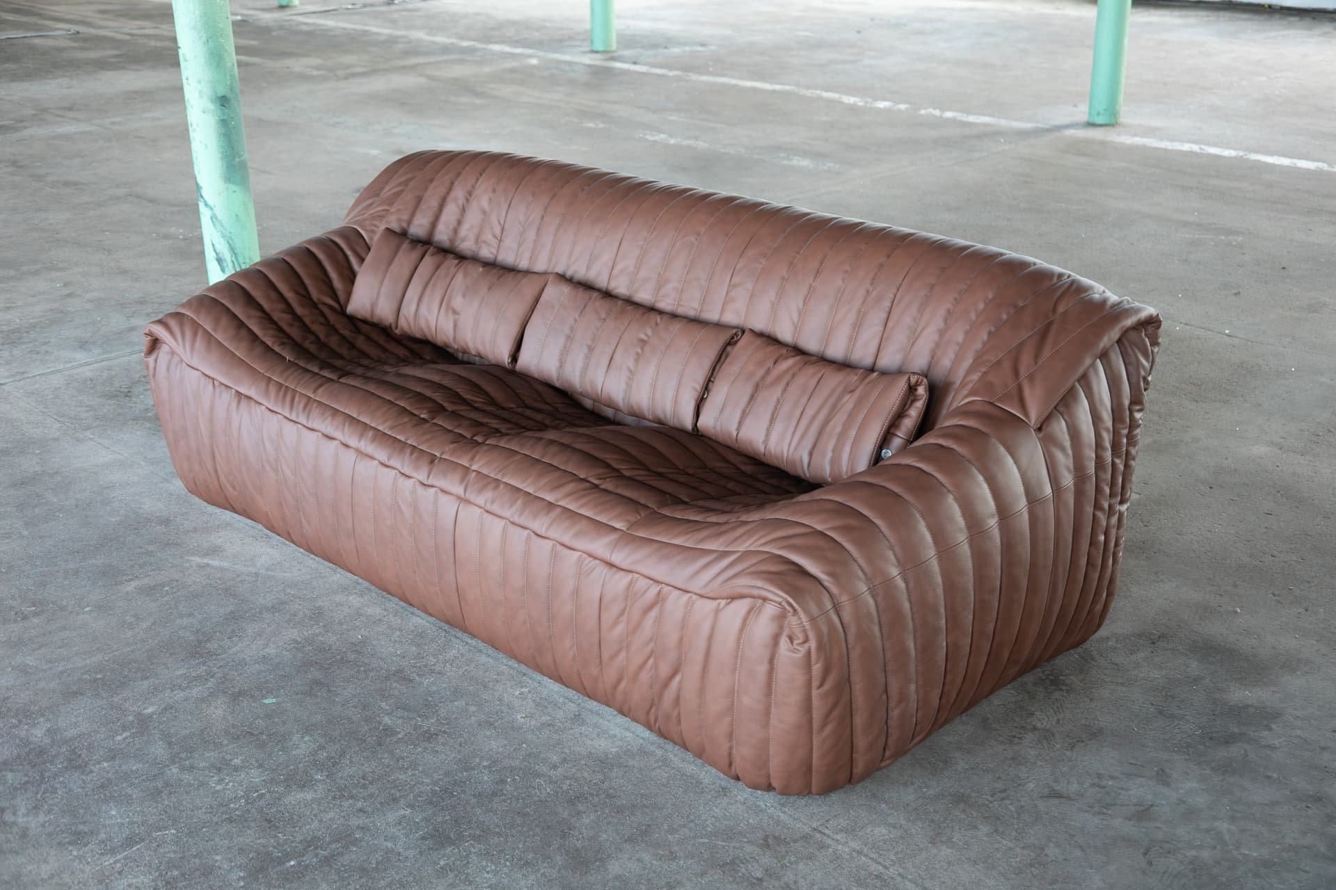 Dwuosobowa sofa Sandra, jasnobrązowa, proj. A. Hiéronimus, Ligne Roset, lata 70. - 157739