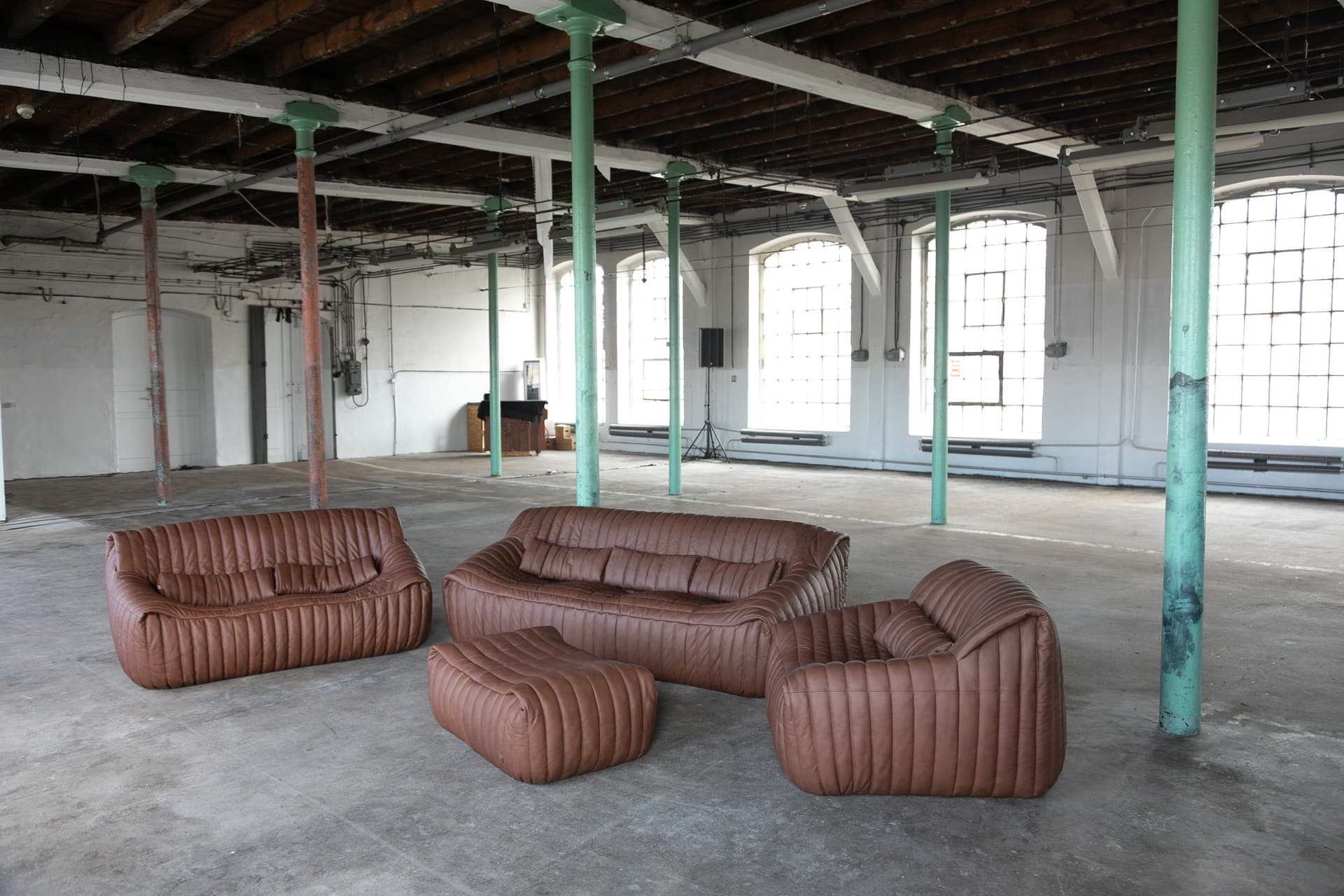 Sofa z podnóżkiem Sandra, jasnobrązowa, proj. A. Hiéronimus, Ligne Roset, lata 70. - 157867