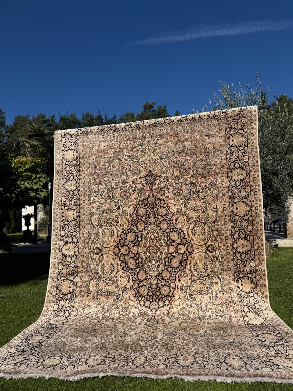 Rug Ghoum, 315x210 cm, beige silk, India, 1990s. - 157936