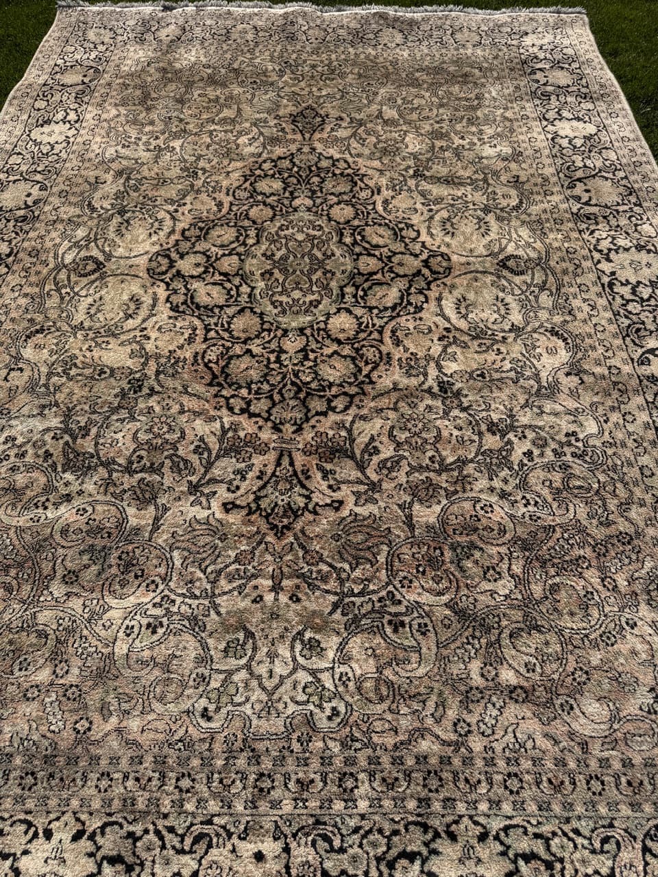 Rug Ghoum, 315x210 cm, beige silk, India, 1990s. - 157945