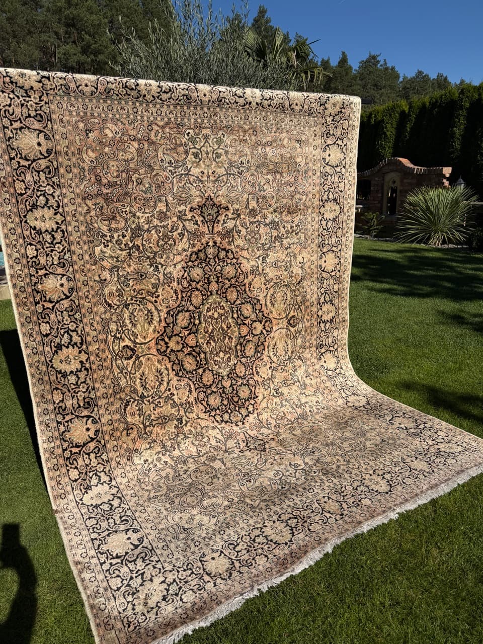 Rug Ghoum, 315x210 cm, beige silk, India, 1990s. - 157938