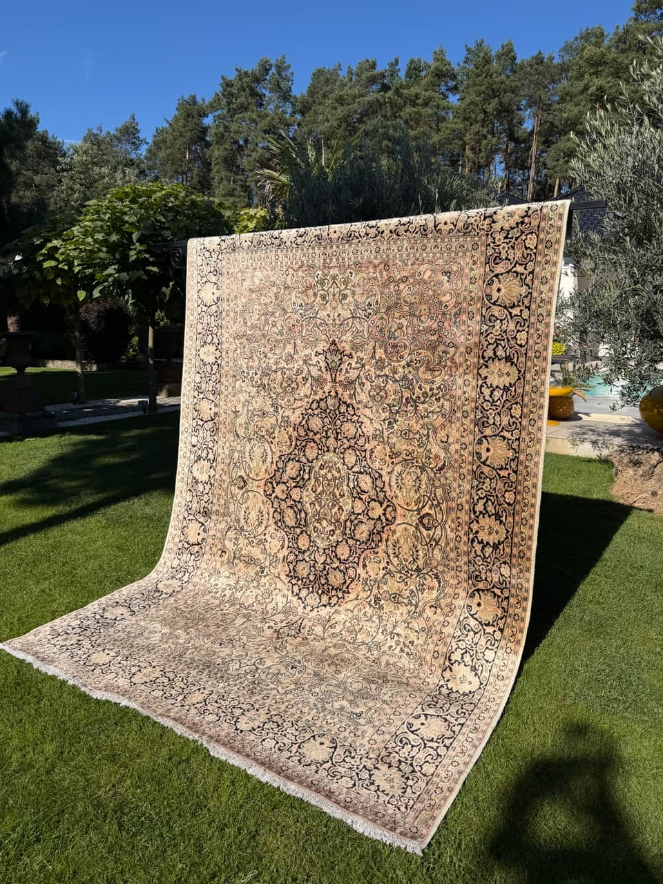 Rug Ghoum, 315x210 cm, beige silk, India, 1990s. - 157937