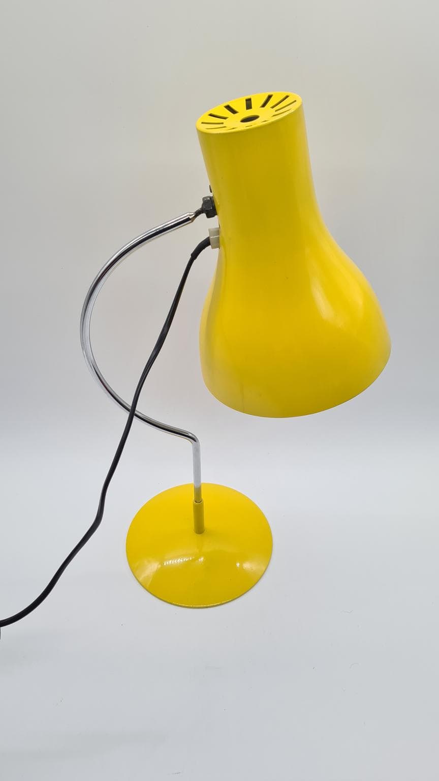 Lampa biurkowa, żółty metal, chrom, proj. J. Hůrka, Czechosłowacja, lata 70. - 158017