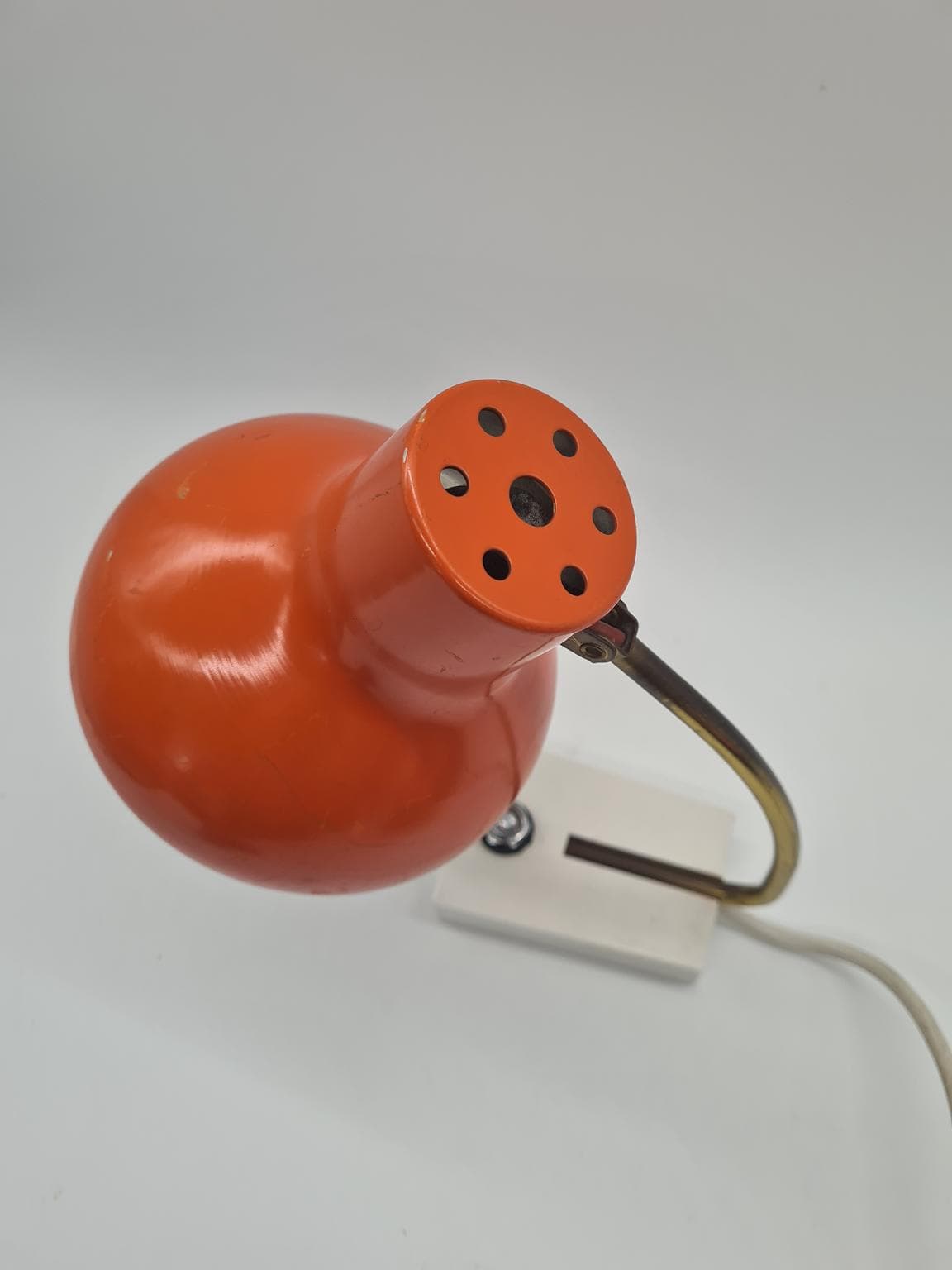 Lampa biurkowa, pomarańczowy metal, mosiądz, lata 70. - 158044