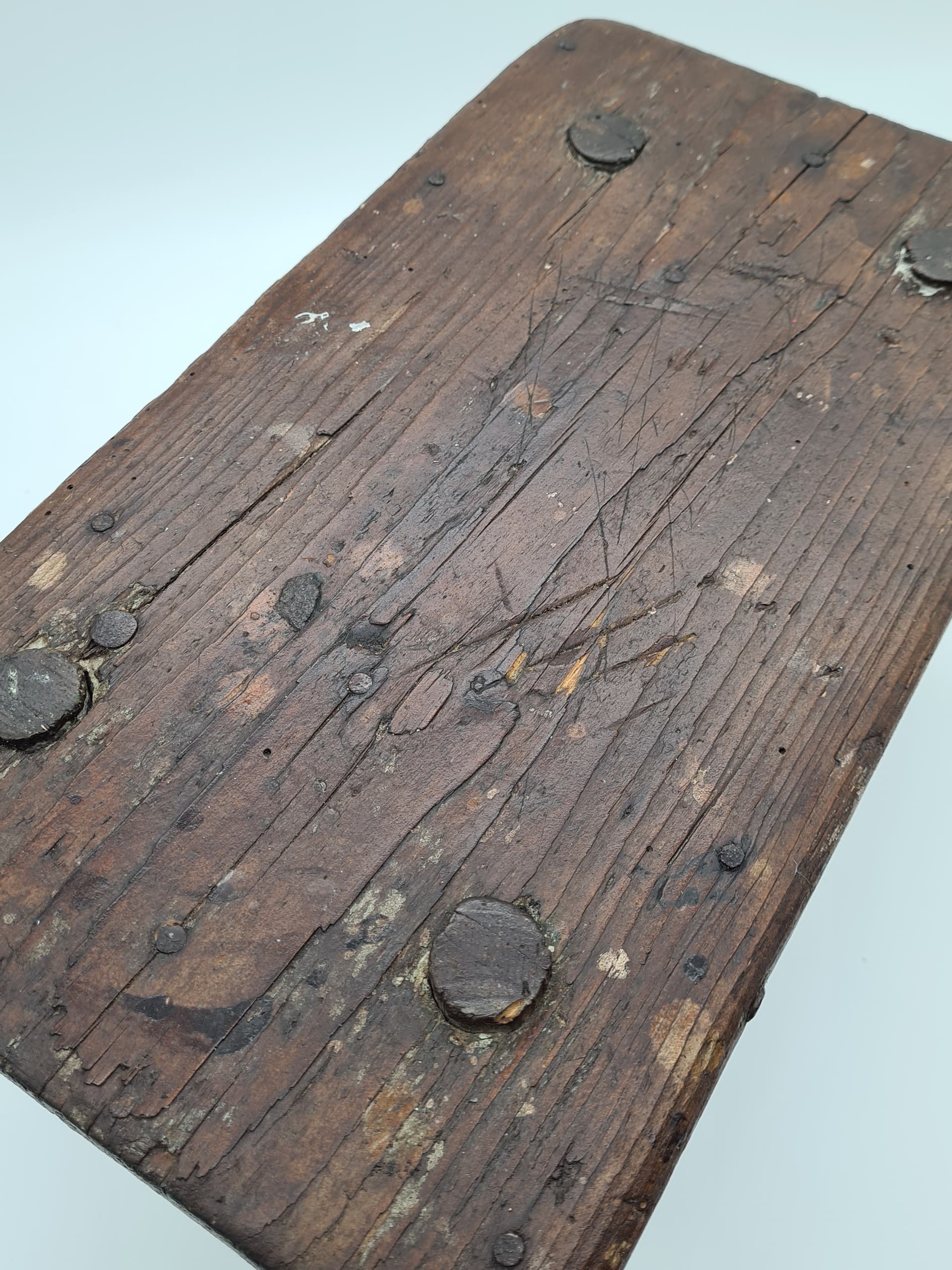 Stołek wiejski, brązowy, drewno, Szwecja, lata 60. - 158065