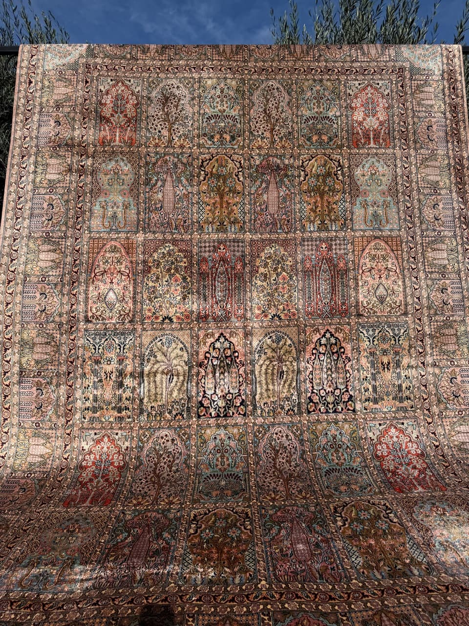 Carpet Ghoum/Qom 325x215 cm, ivory white silk, India, 1990s. - 158080