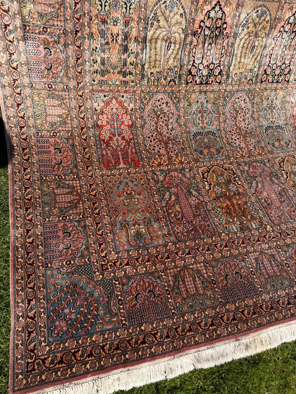 Carpet Ghoum/Qom 325x215 cm, ivory white silk, India, 1990s. - 158085