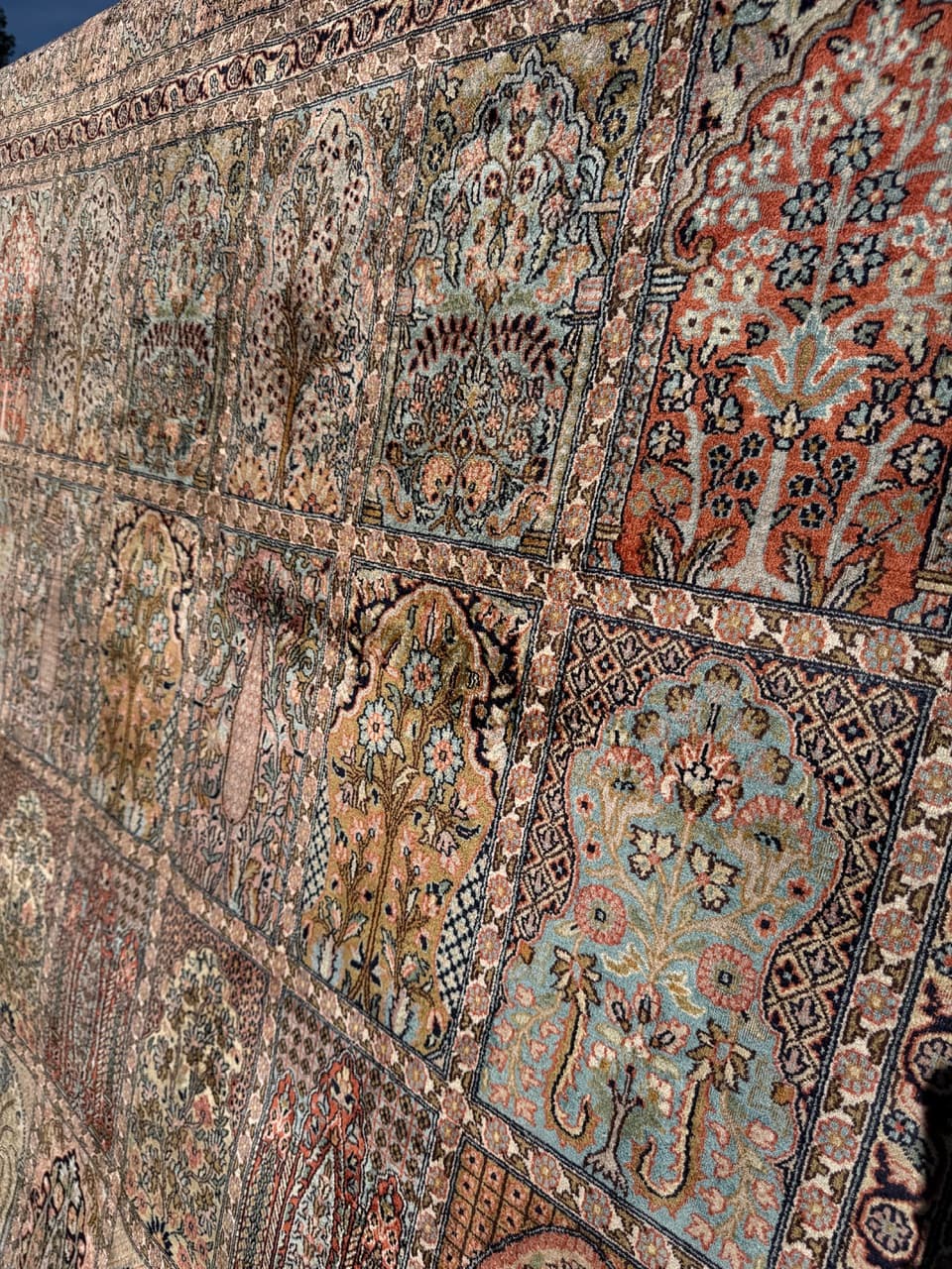 Carpet Ghoum/Qom 325x215 cm, ivory white silk, India, 1990s. - 158076