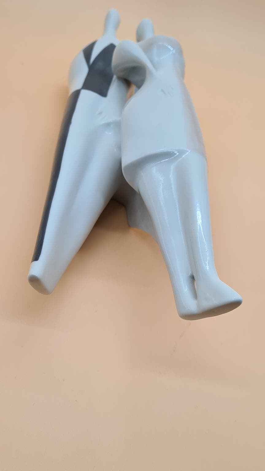 Figurka, styl brukselski, porcelana niebieska, Royal Dux Bohemia, Czechosłowacja, lata 50. - 158125