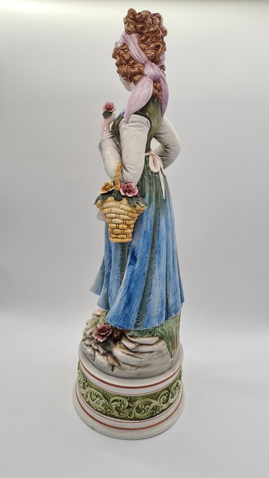 Figura kobieta zbierająca kwiaty, multikolor, ceramika, proj. D. Poloniato, Włochy, lata 80. - 158253