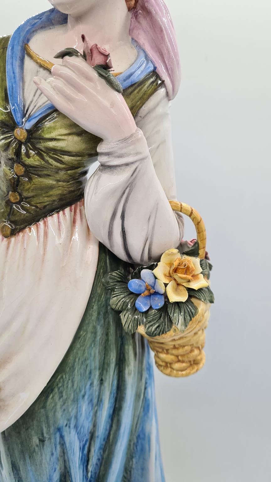Figura kobieta zbierająca kwiaty, multikolor, ceramika, proj. D. Poloniato, Włochy, lata 80. - 158248