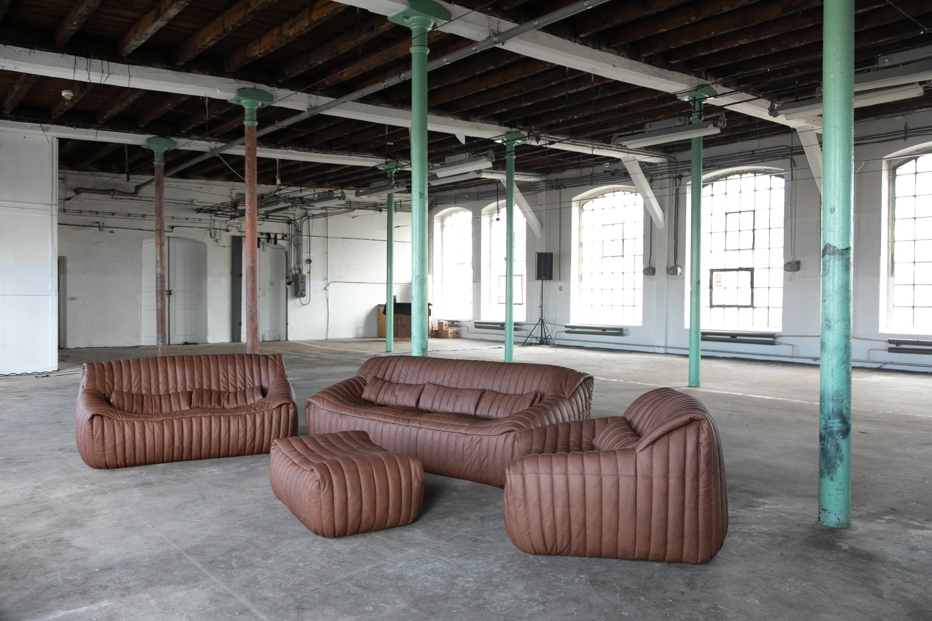 Dwuosobowa sofa z podnóżkiem Sandra, jasnobrązowa, proj. A. Hiéronimus, Ligne Roset, lata 70. - 158298