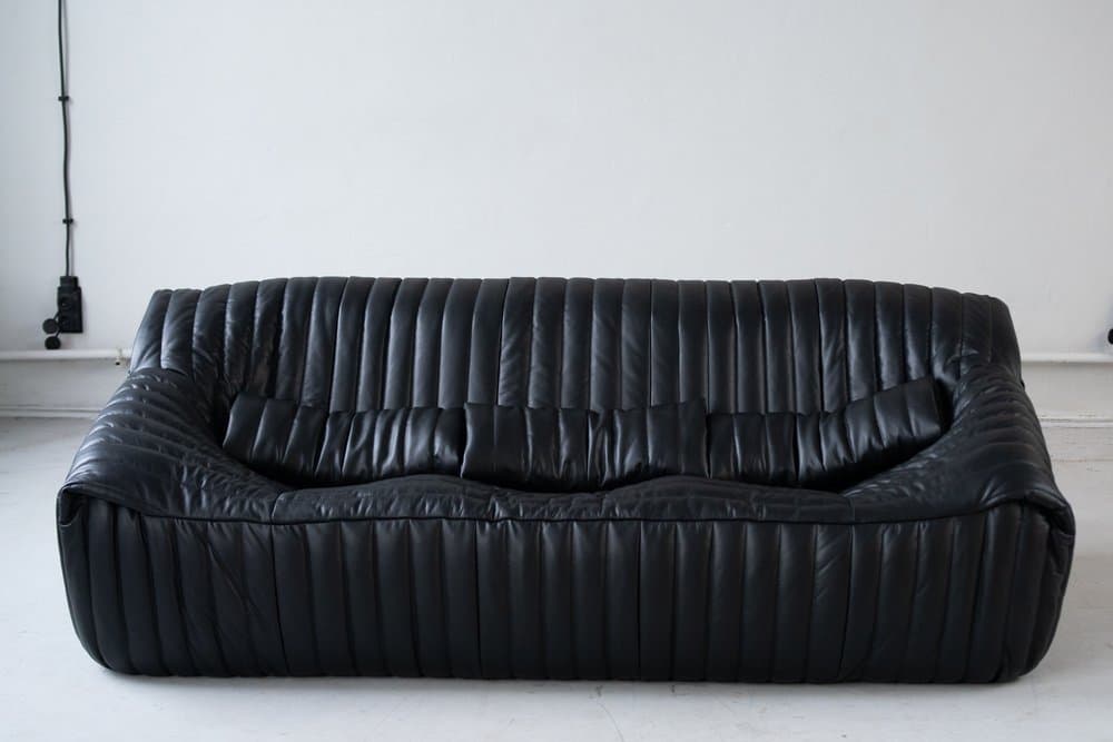 Trzyosobowa sofa z podnóżkiem Sandra, czarna, proj. A. Hiéronimus, Ligne Roset, lata 70. - 158310