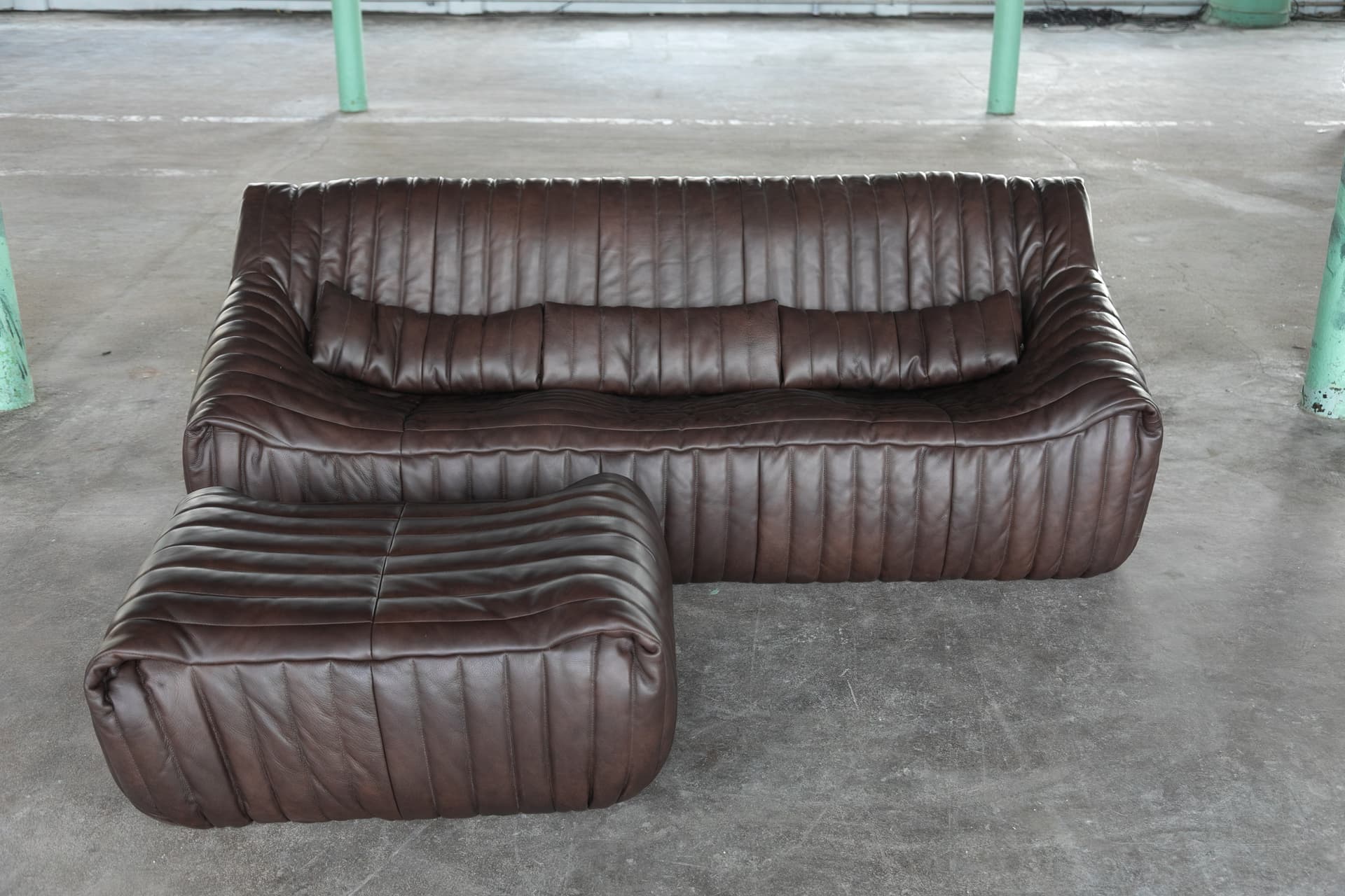 Trzyosobowa sofa z podnóżkiem Sandra, brązowa, proj. A. Hiéronimus, Ligne Roset, lata 70. - 158336