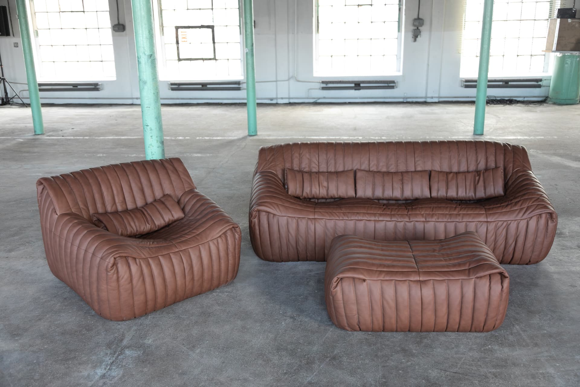 Trzyosobowa sofa z podnóżkiem Sandra, jasnobrązowa, proj. A. Hiéronimus, Ligne Roset, lata 70. - 158353