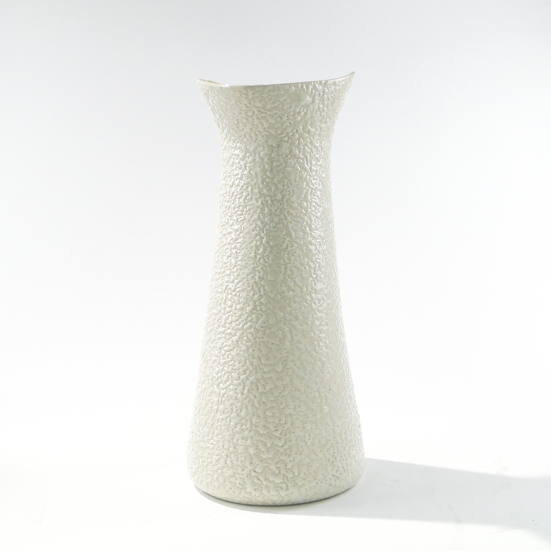 Wazon Noga Słonia, porcelit kość słoniowa, proj. W. Gołajewska, Polska, lata 60.