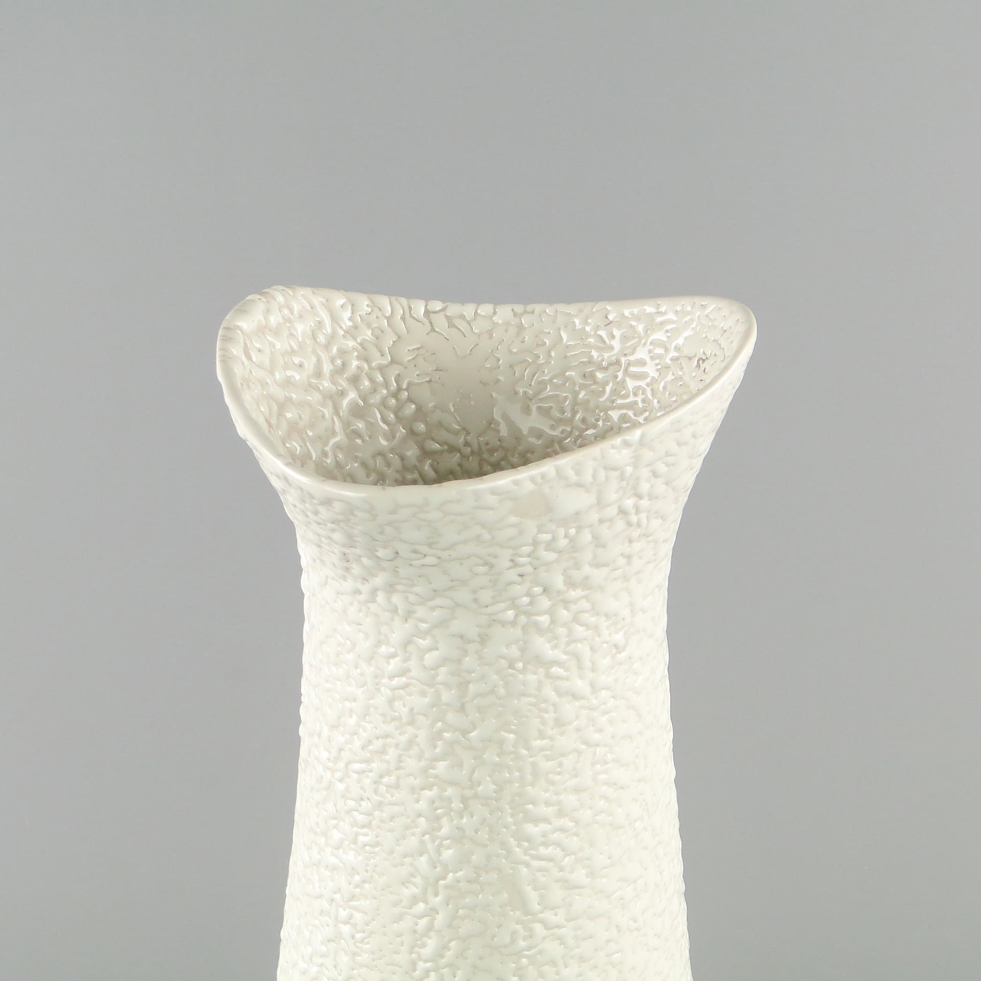 Wazon Noga Słonia, porcelit kość słoniowa, proj. W. Gołajewska, Polska, lata 60. - 158434