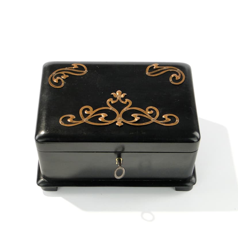 Secesyjna kaseta, Austro-Węgry 1900