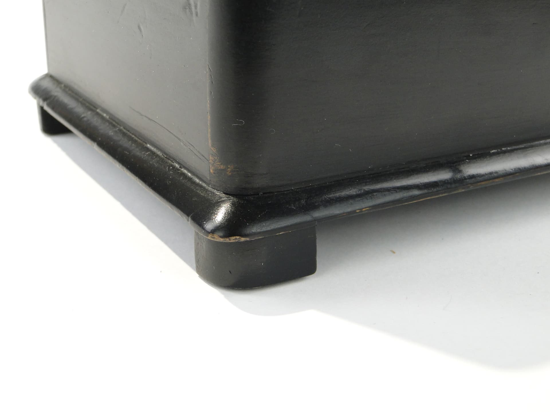 Secesyjna kaseta, Austro-Węgry 1900 - 158725