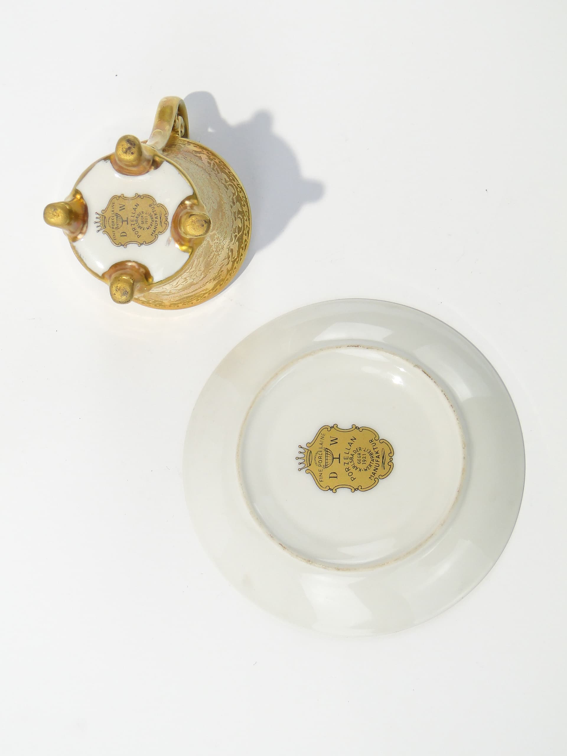 Złota filiżanka do czekolady na 4 nóżkach, D.W. Porzellan Karlsbader Wertarbeit, Niemcy, lata 20. - 159009