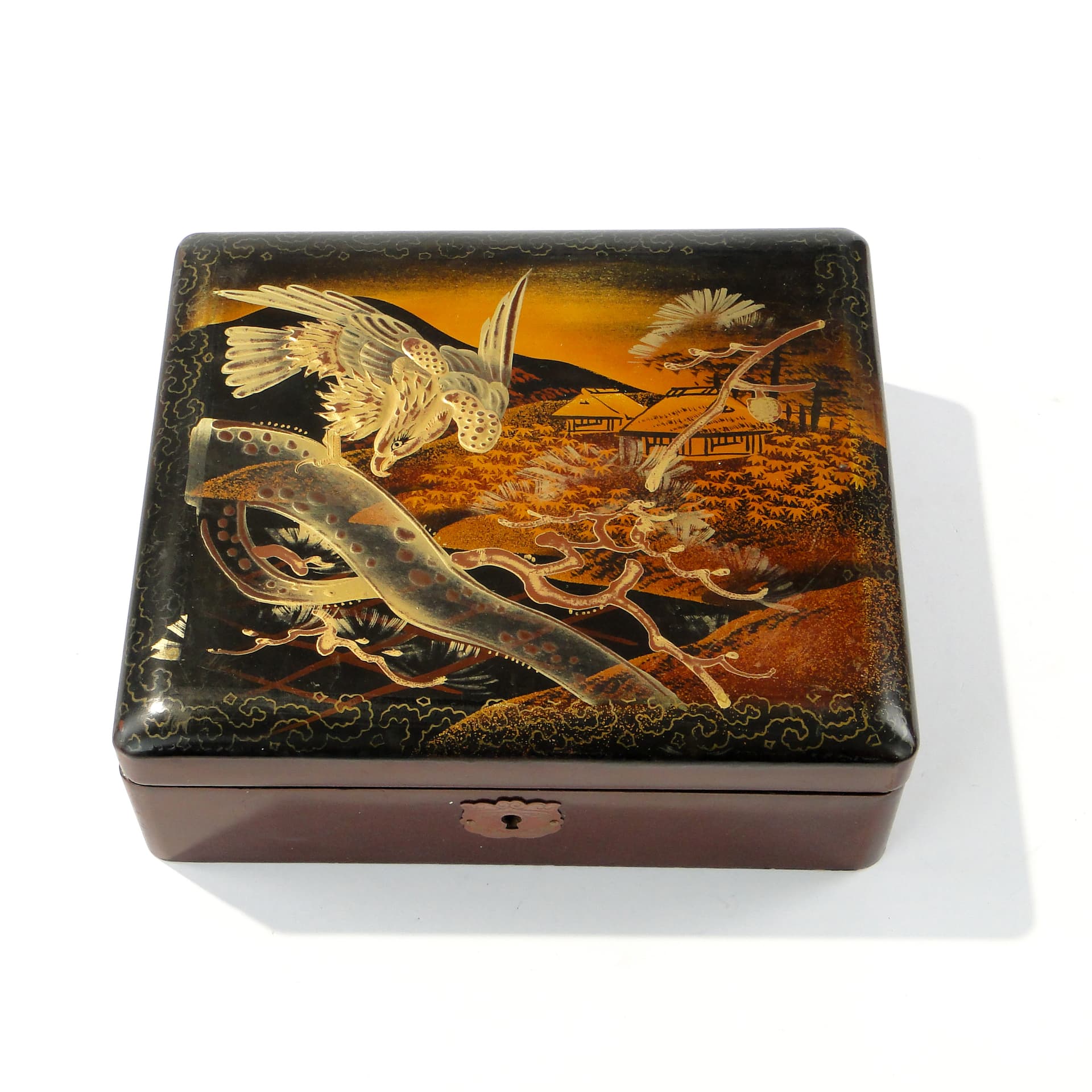 Orientalne pudełko z laki, z motywem orła, Japonia.