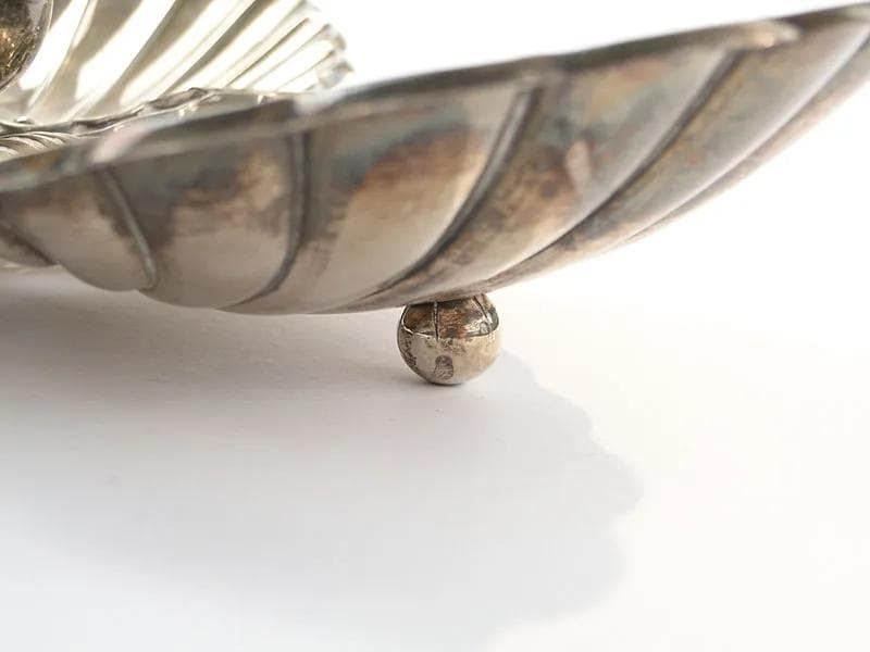 Patera dekoracyjna z delfinem, srebro, Hiszpania, początek XX wieku - 10145