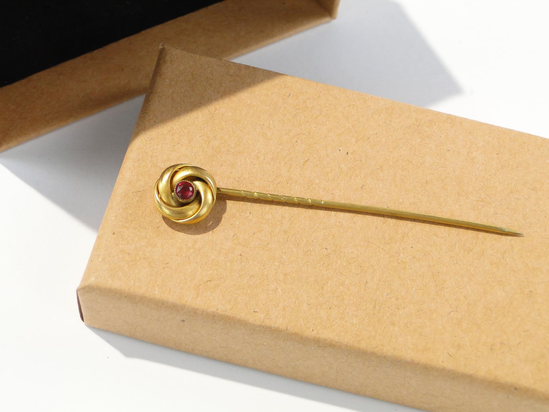 Szpilka dekoracyjna, secesja, mosiądz złoty, Europa, początek XX w. - 159635